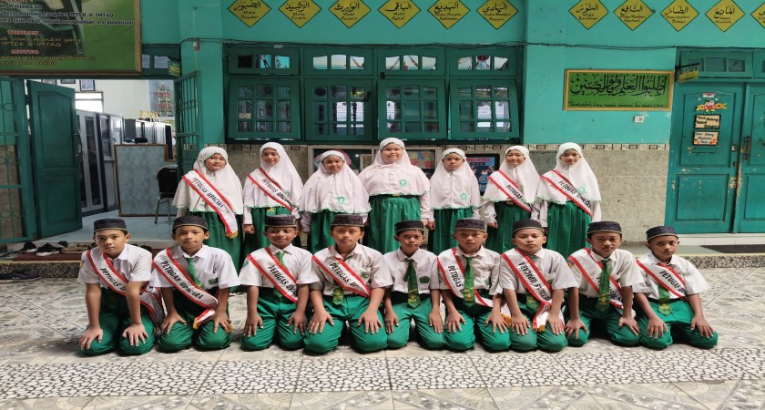 Semangat Kepahlawanan Menyala di MI Darul Muttaqin: Menggelar Upacara Hari Pahlawan Nasional 10 November 2025