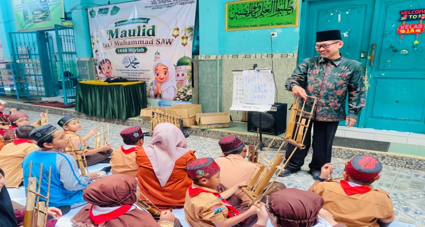 Ekstrakurikuler Angklung Siswa-siswi Inklusi MI Darul Muttaqin