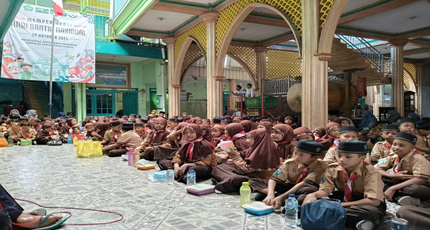 MI Darul Muttaqin Gelar Kegiatan “Jumat Sehat” dengan Menu Bergizi dan Edukasi Gaya Hidup Sehat untuk Siswa-Siswi