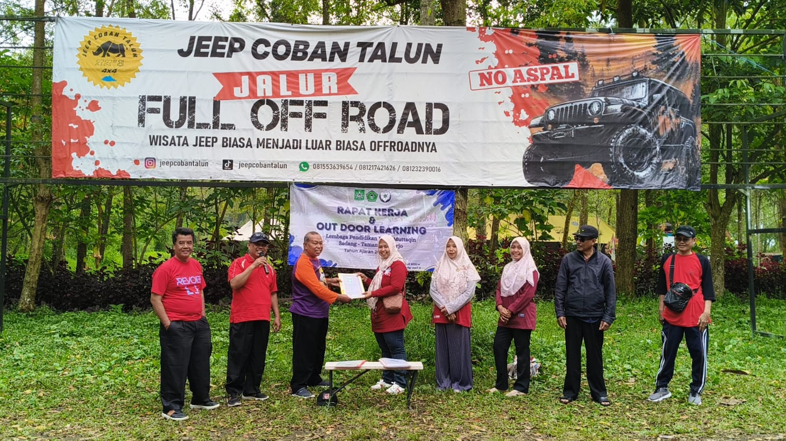 Semangat Kebersamaan dalam Rapat Kerja & Outdoor Learning Lembaga Pendidikan Darul Muttaqin di Coban Talun