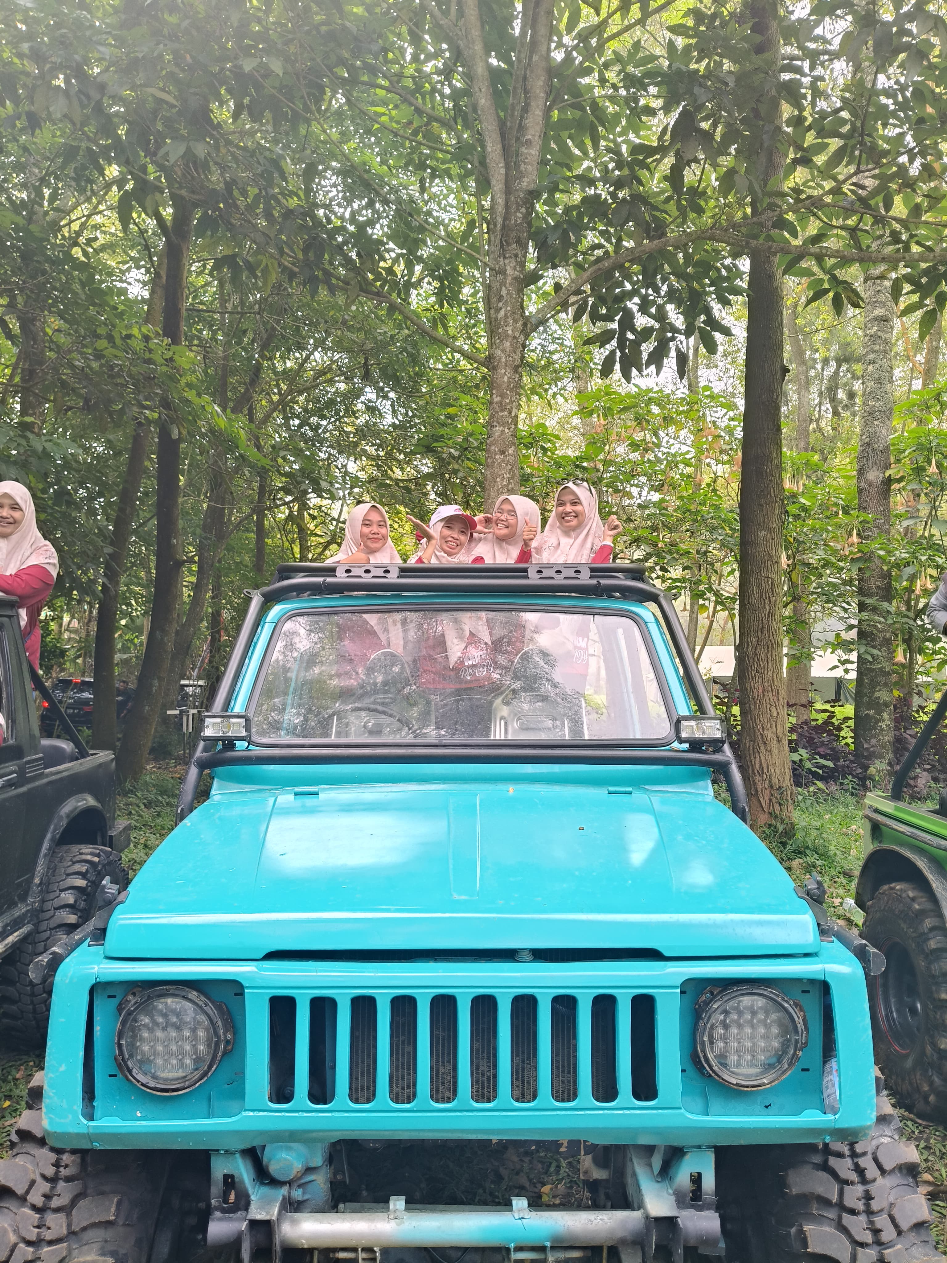 Semangat Kebersamaan dalam Rapat Kerja & Outdoor Learning Lembaga Pendidikan Darul Muttaqin di Coban Talun