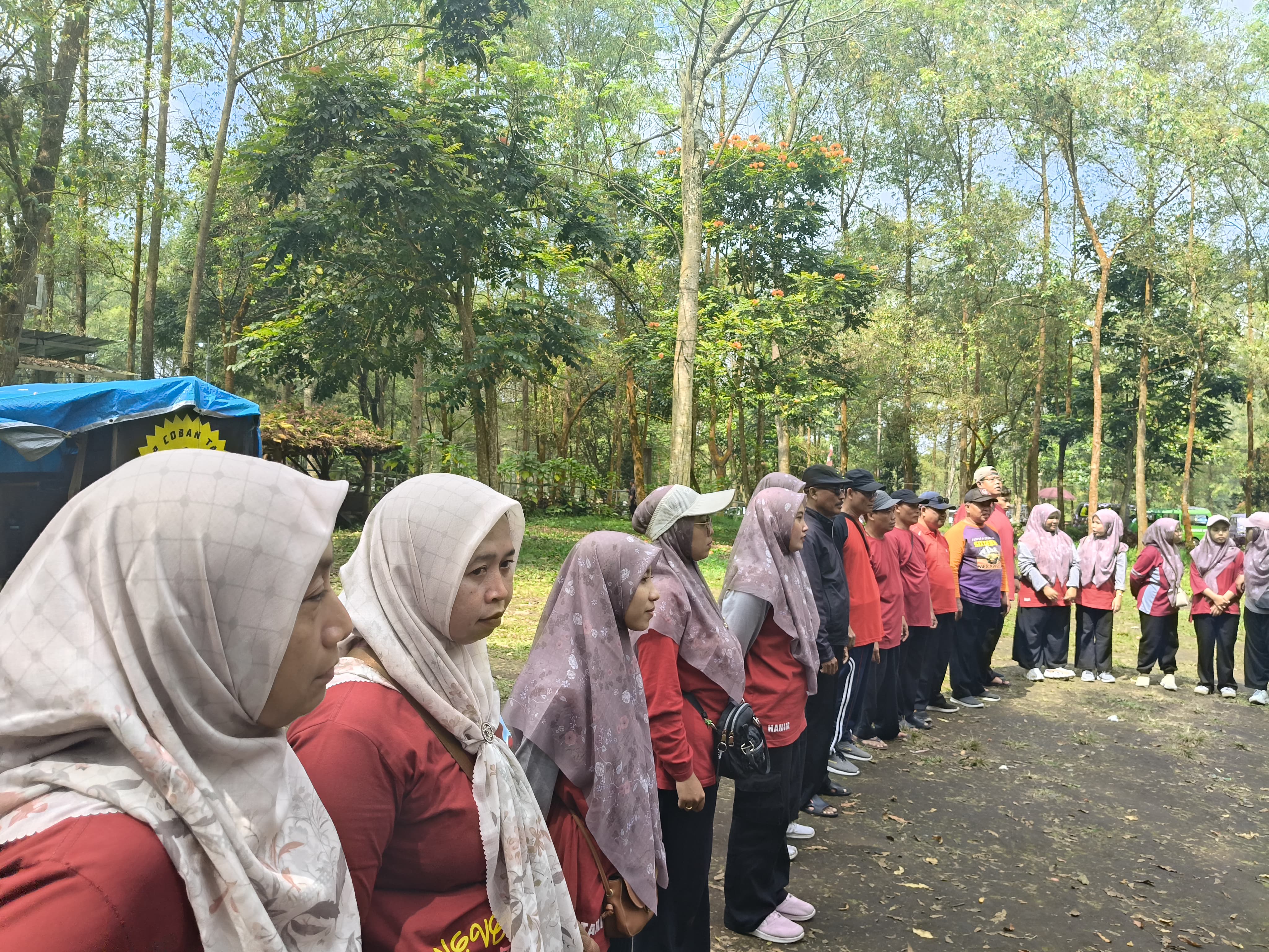 Semangat Kebersamaan dalam Rapat Kerja & Outdoor Learning Lembaga Pendidikan Darul Muttaqin di Coban Talun