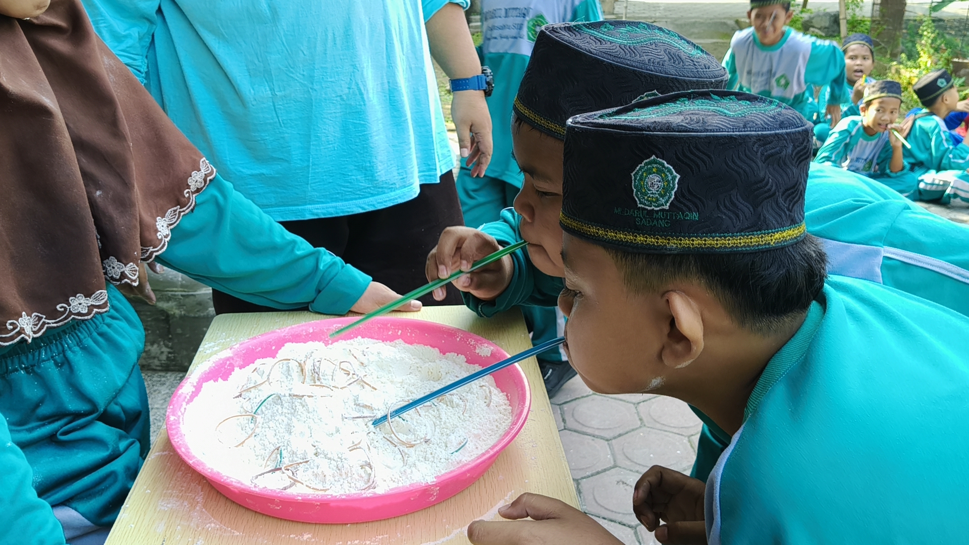 Semarak Kemerdekaan RI Ke-80 di MI Darul Muttaqin: Ajang Kreativitas, Sportivitas, dan Kebersamaan Siswa