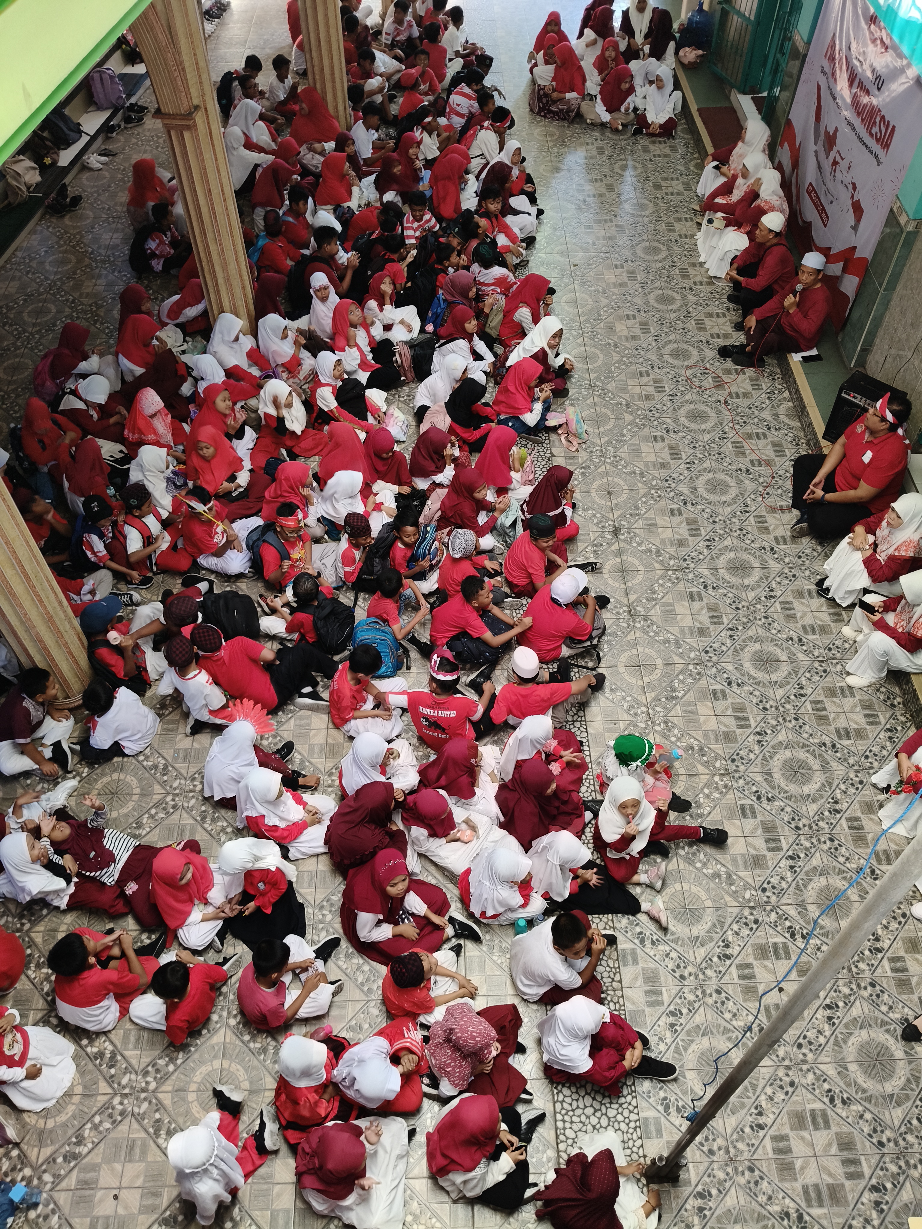 MI Darul Muttaqin Gelar Doa, Makan Bersama, dan Pentas Seni Sambut Hari Kemerdekaan