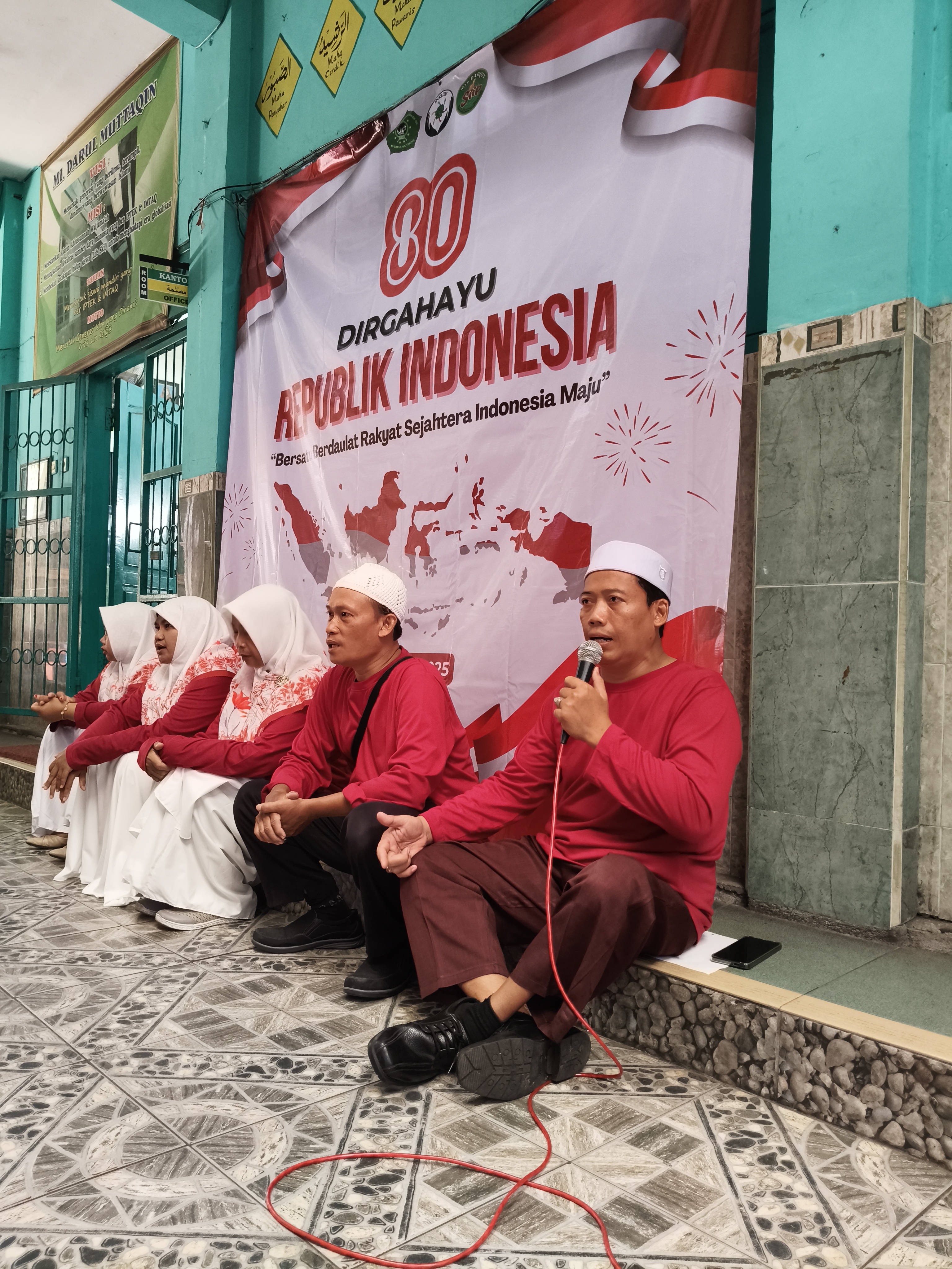 MI Darul Muttaqin Gelar Doa, Makan Bersama, dan Pentas Seni Sambut Hari Kemerdekaan