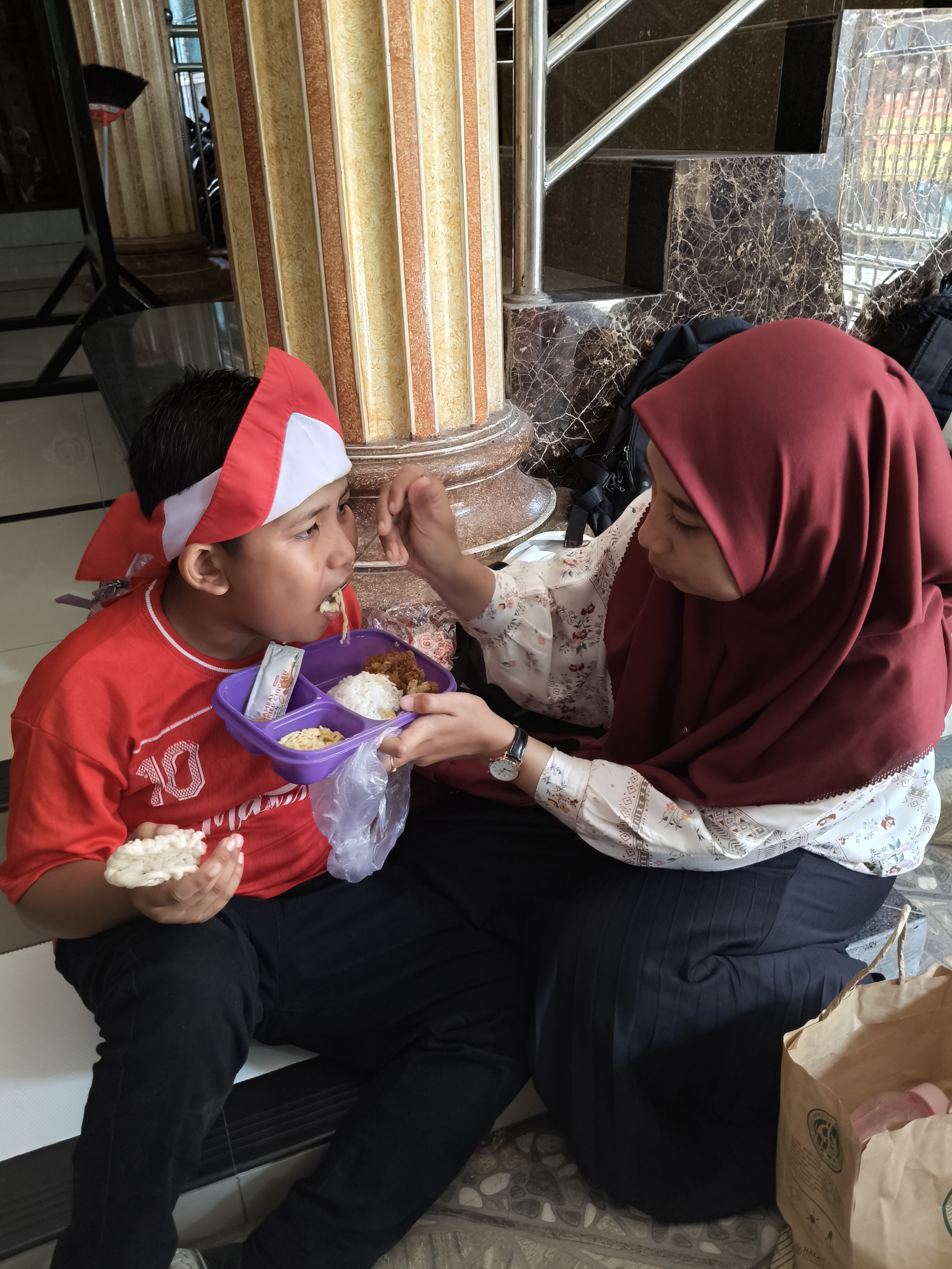 MI Darul Muttaqin Gelar Doa, Makan Bersama, dan Pentas Seni Sambut Hari Kemerdekaan