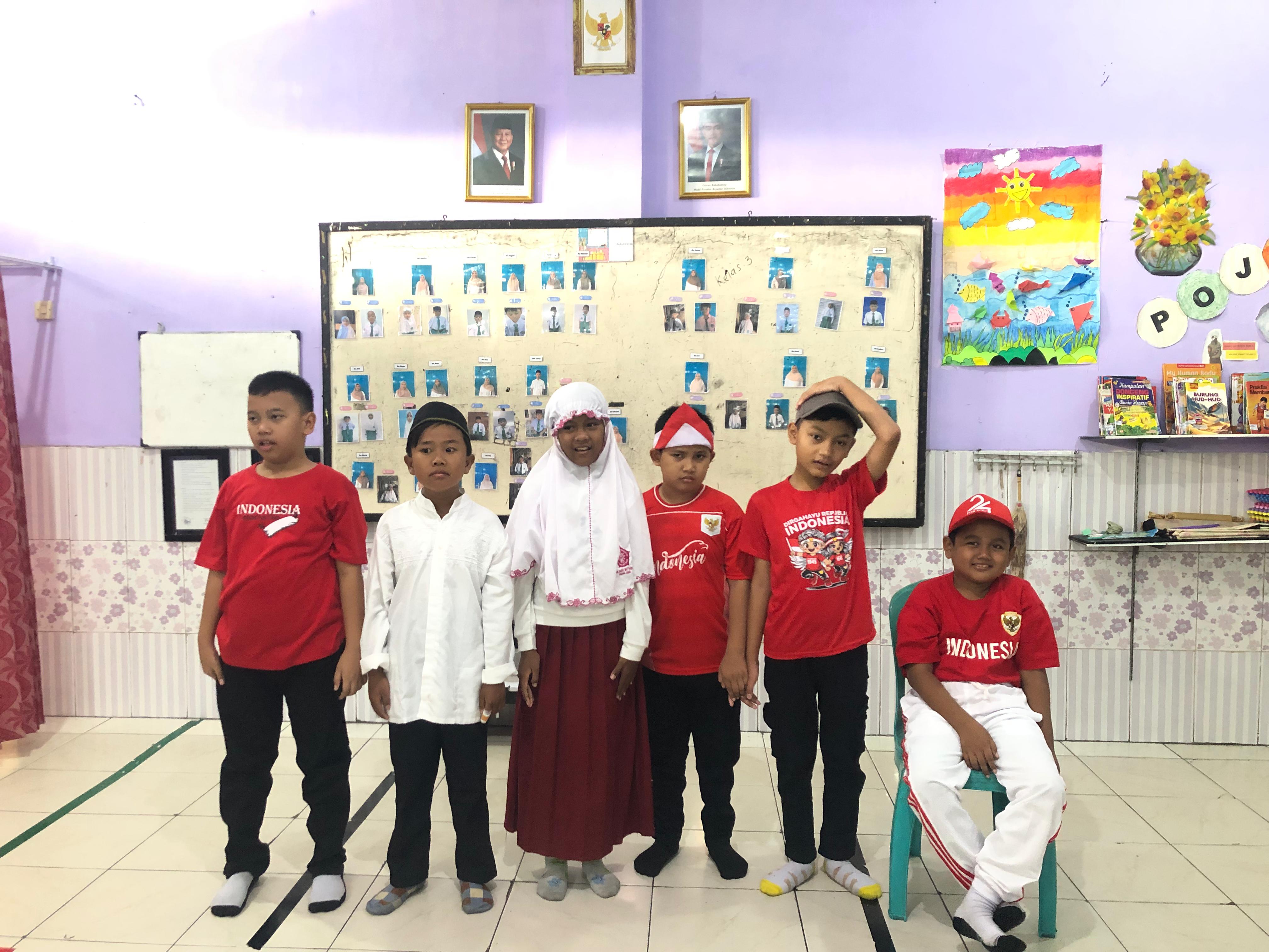 MI Darul Muttaqin Gelar Doa, Makan Bersama, dan Pentas Seni Sambut Hari Kemerdekaan