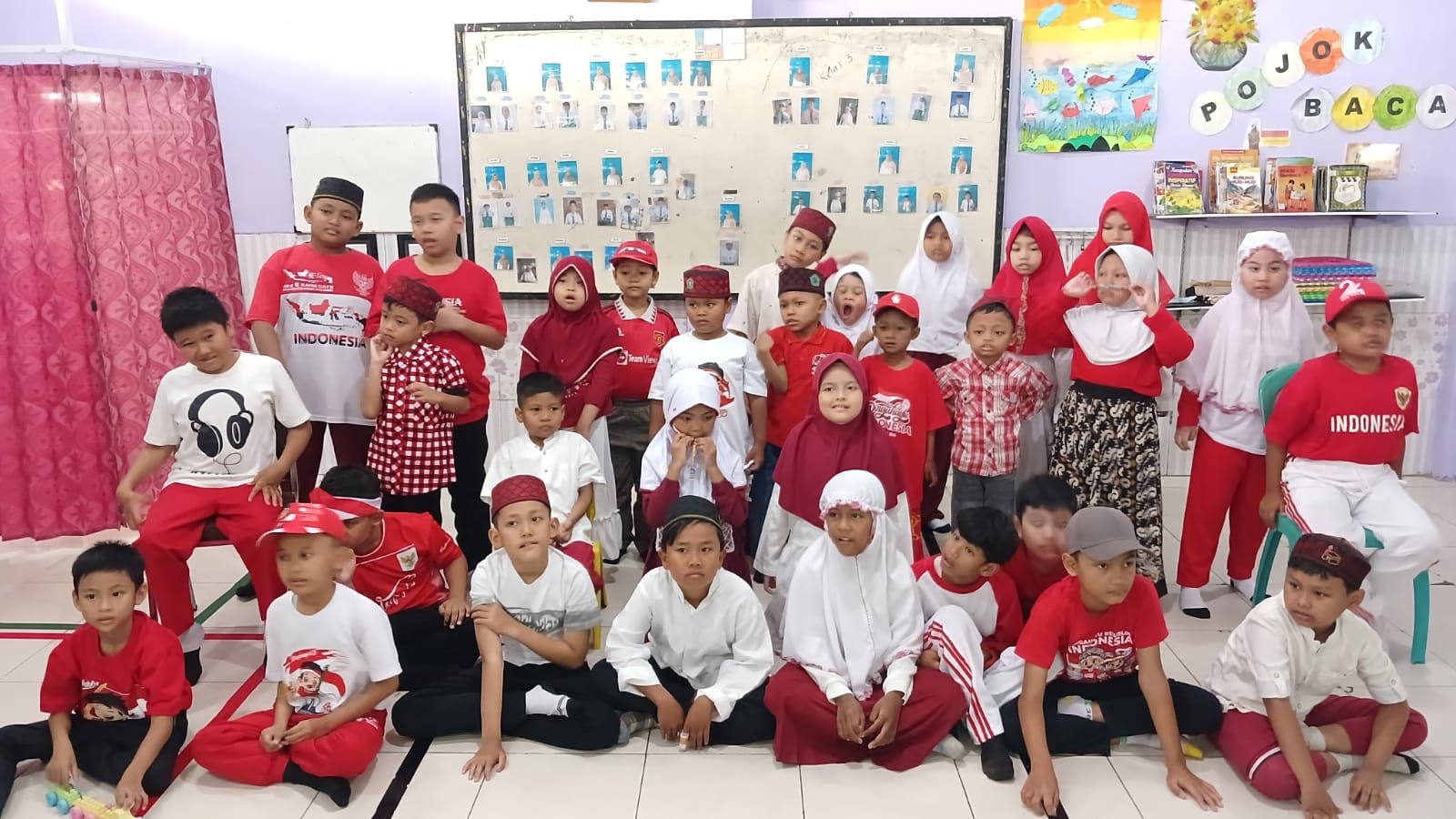 MI Darul Muttaqin Gelar Doa, Makan Bersama, dan Pentas Seni Sambut Hari Kemerdekaan