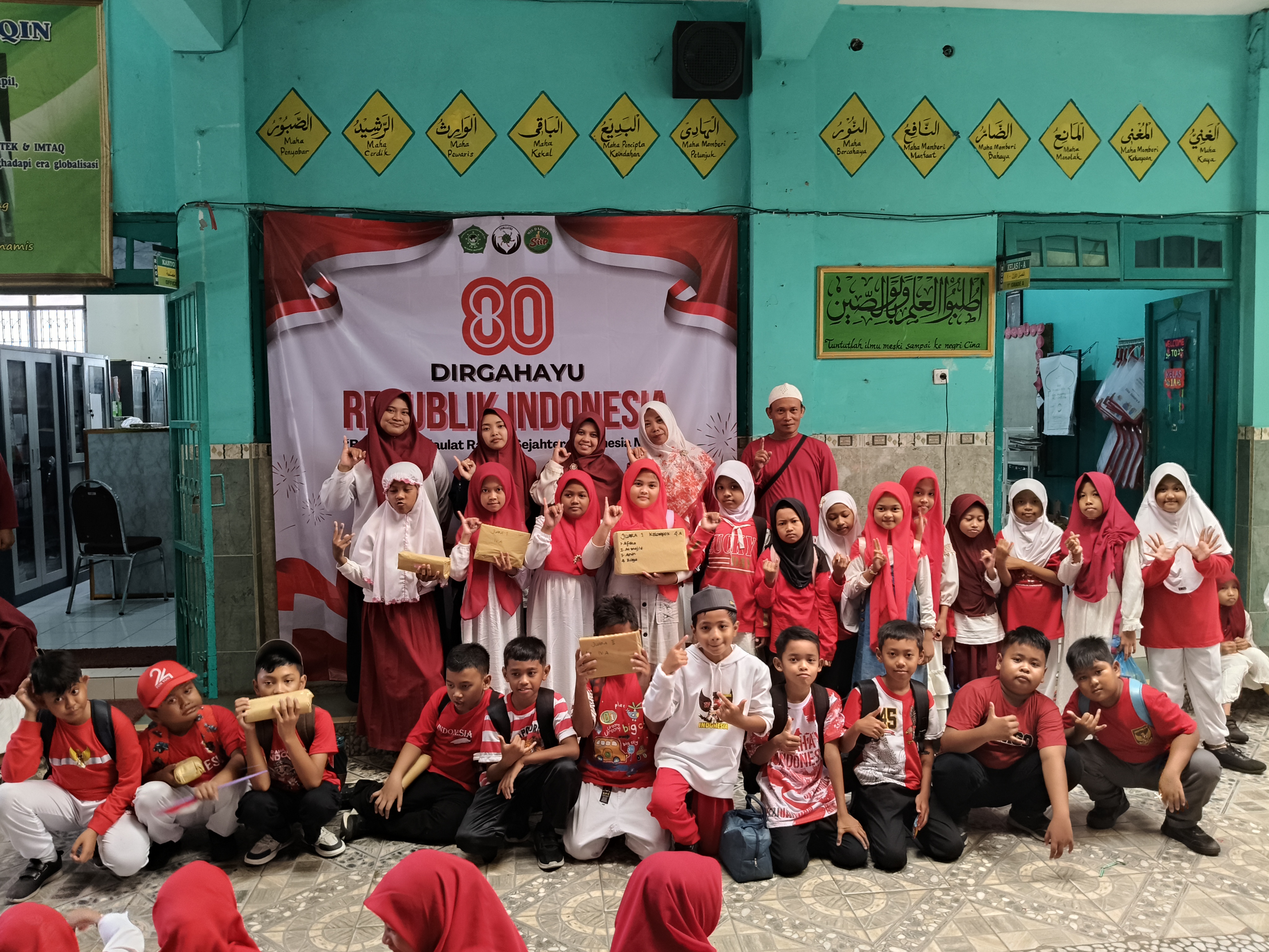 MI Darul Muttaqin Gelar Doa, Makan Bersama, dan Pentas Seni Sambut Hari Kemerdekaan