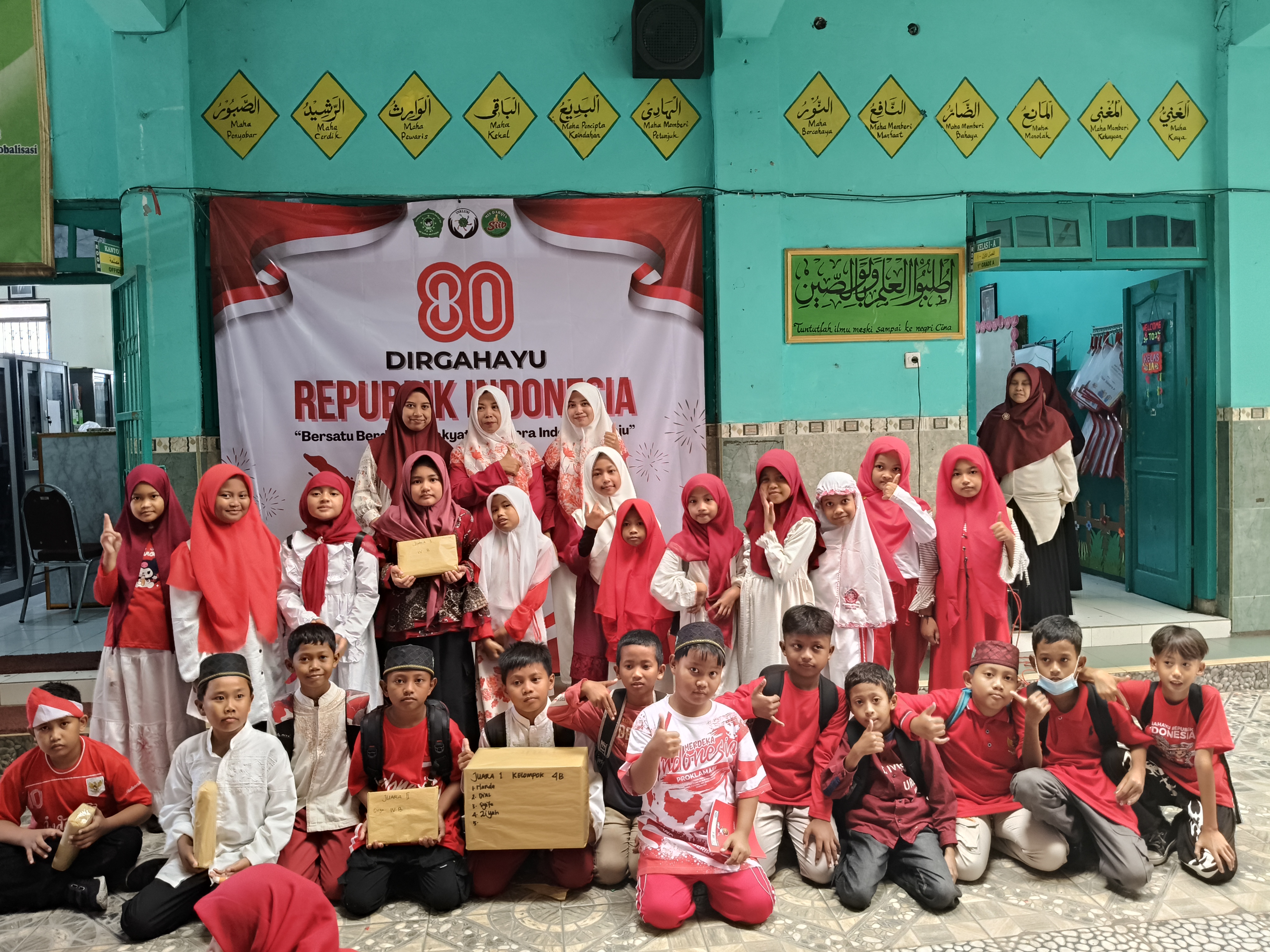 MI Darul Muttaqin Gelar Doa, Makan Bersama, dan Pentas Seni Sambut Hari Kemerdekaan