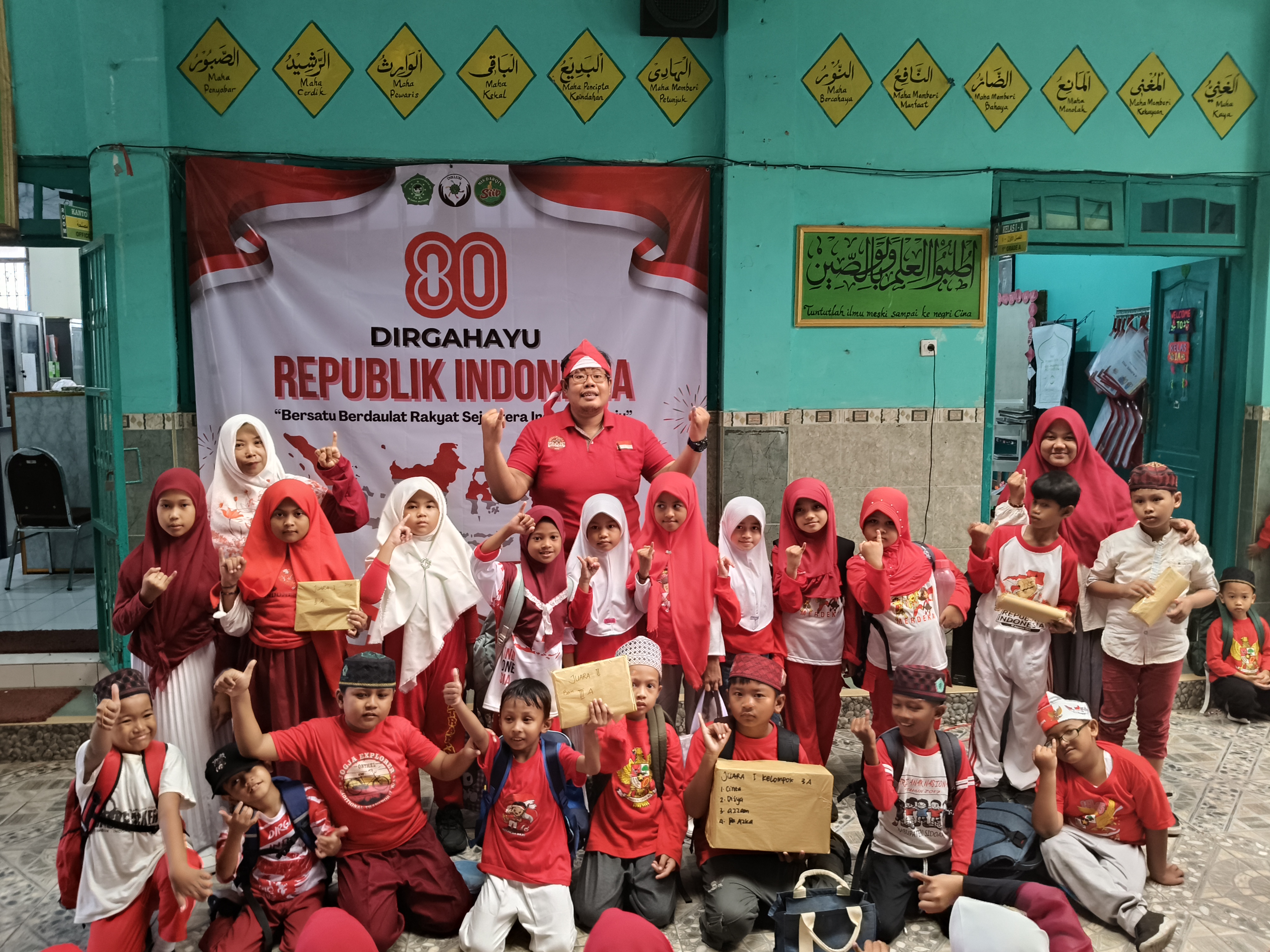 MI Darul Muttaqin Gelar Doa, Makan Bersama, dan Pentas Seni Sambut Hari Kemerdekaan