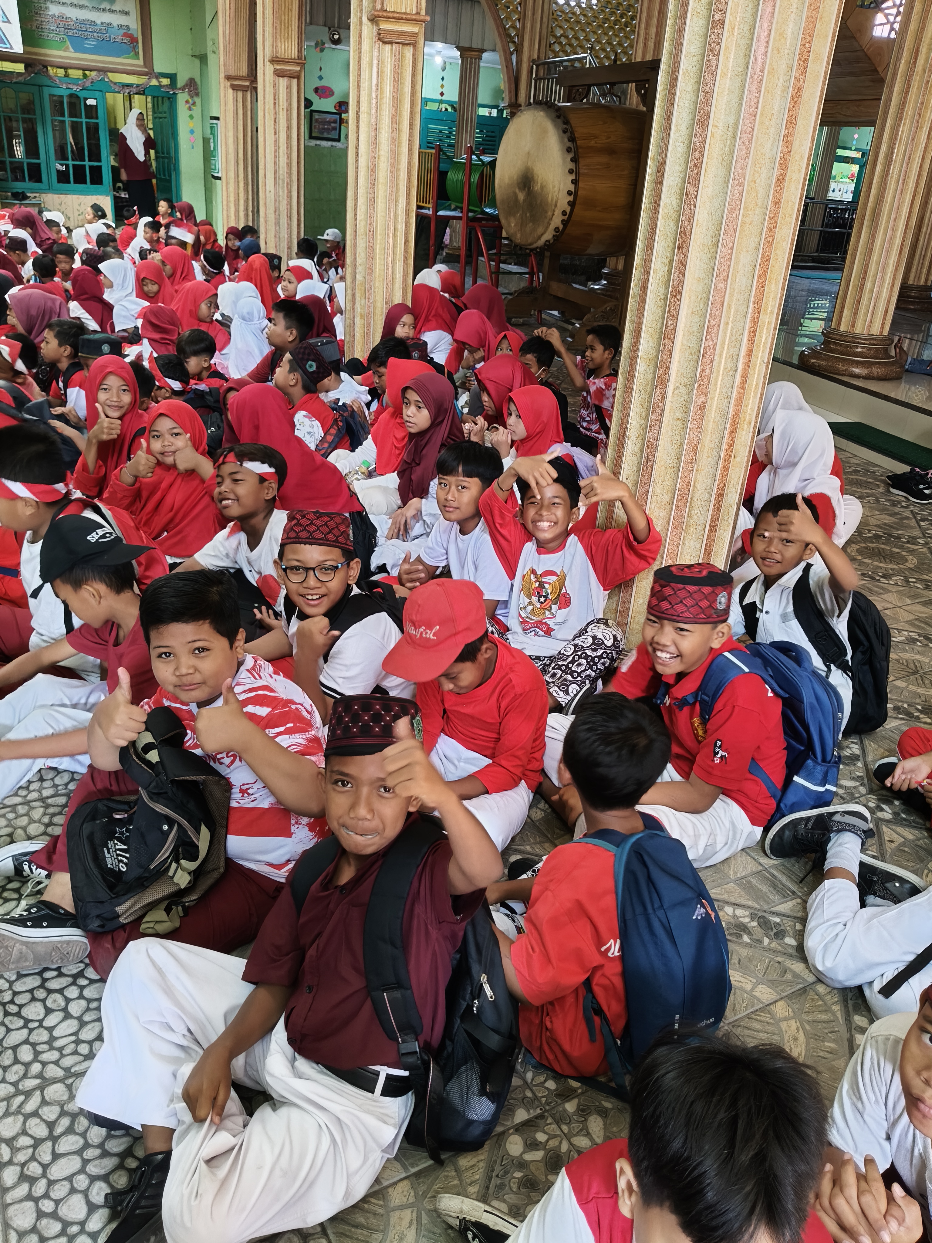 MI Darul Muttaqin Gelar Doa, Makan Bersama, dan Pentas Seni Sambut Hari Kemerdekaan