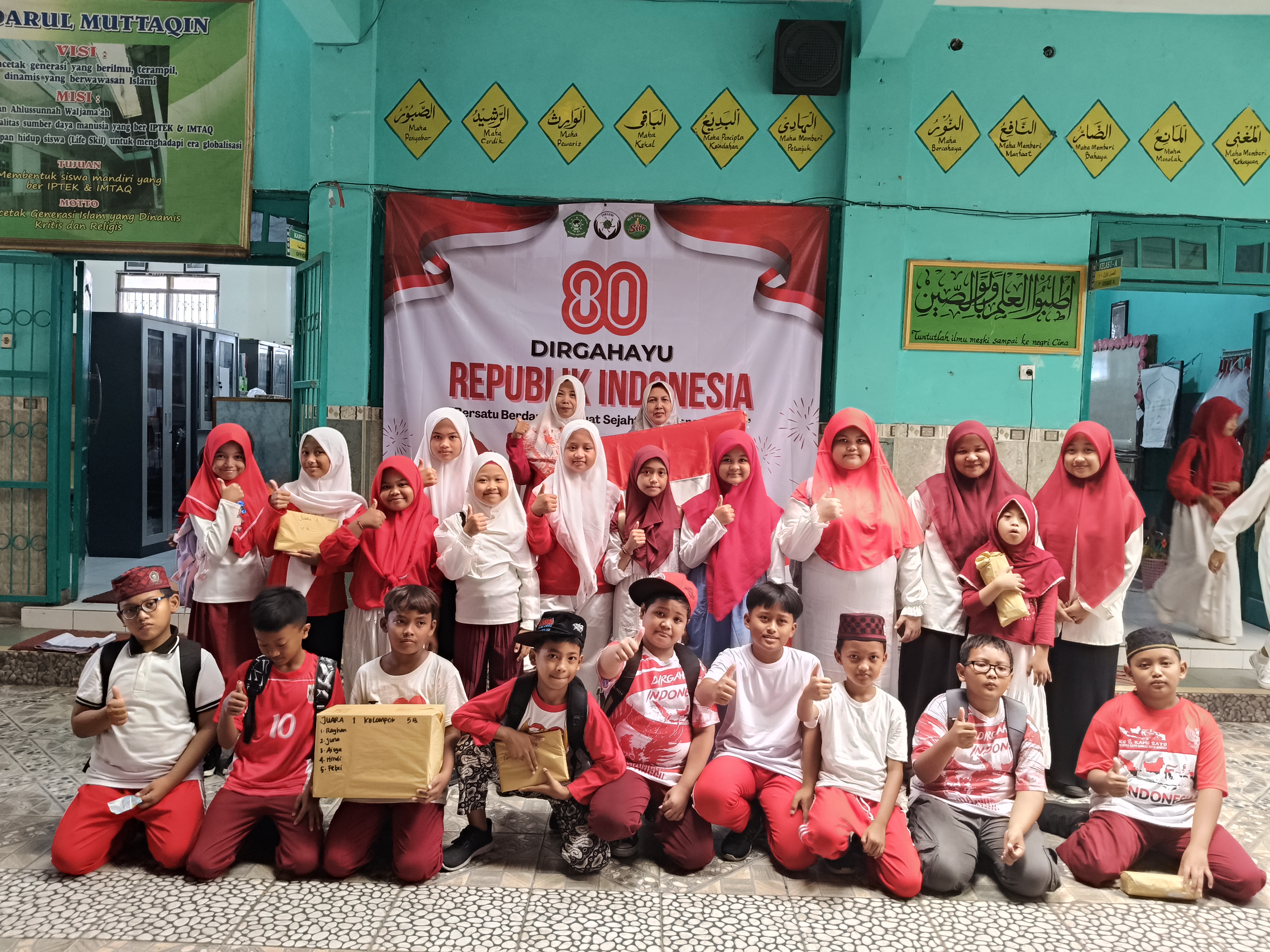 MI Darul Muttaqin Gelar Doa, Makan Bersama, dan Pentas Seni Sambut Hari Kemerdekaan