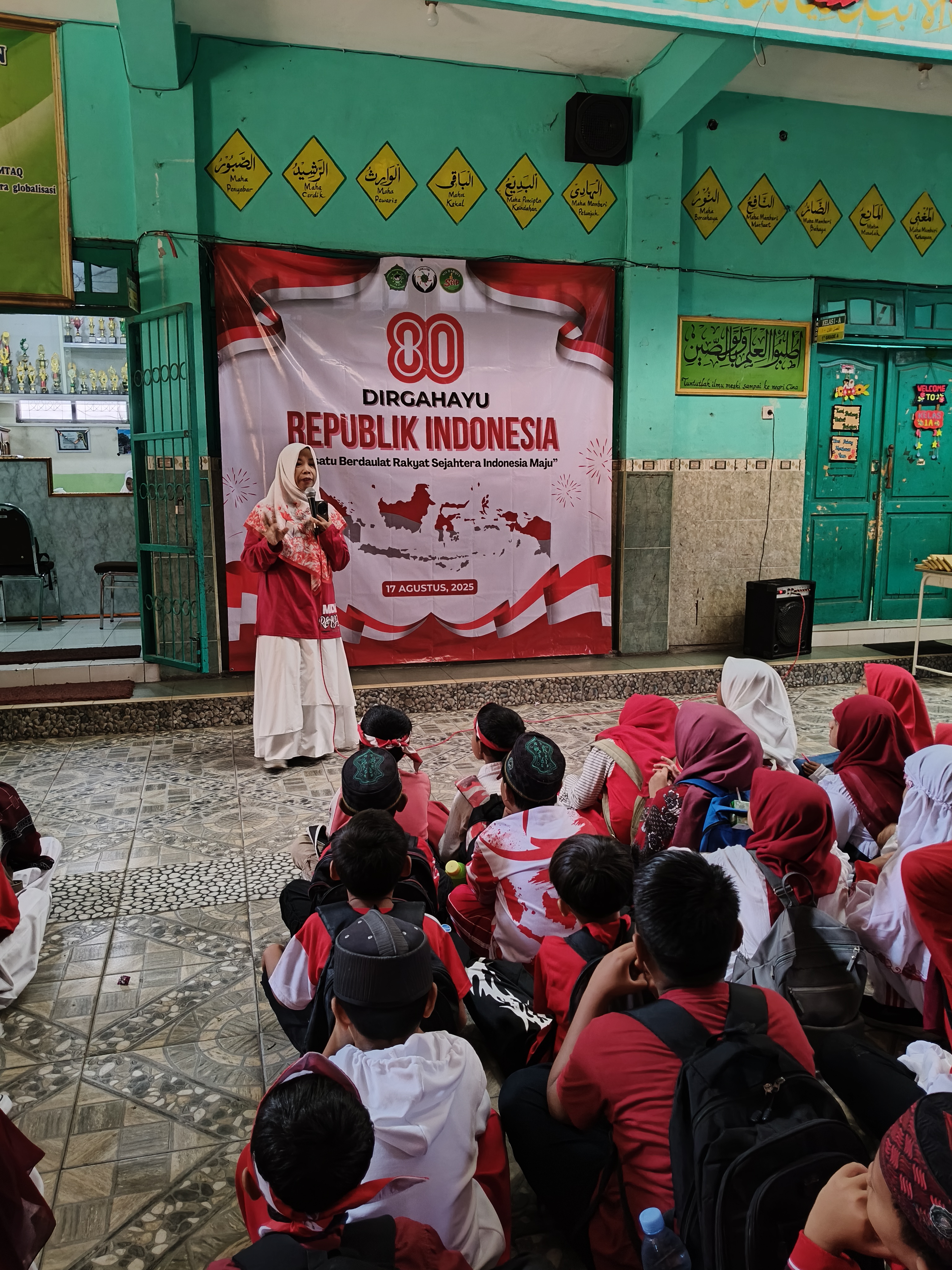 MI Darul Muttaqin Gelar Doa, Makan Bersama, dan Pentas Seni Sambut Hari Kemerdekaan