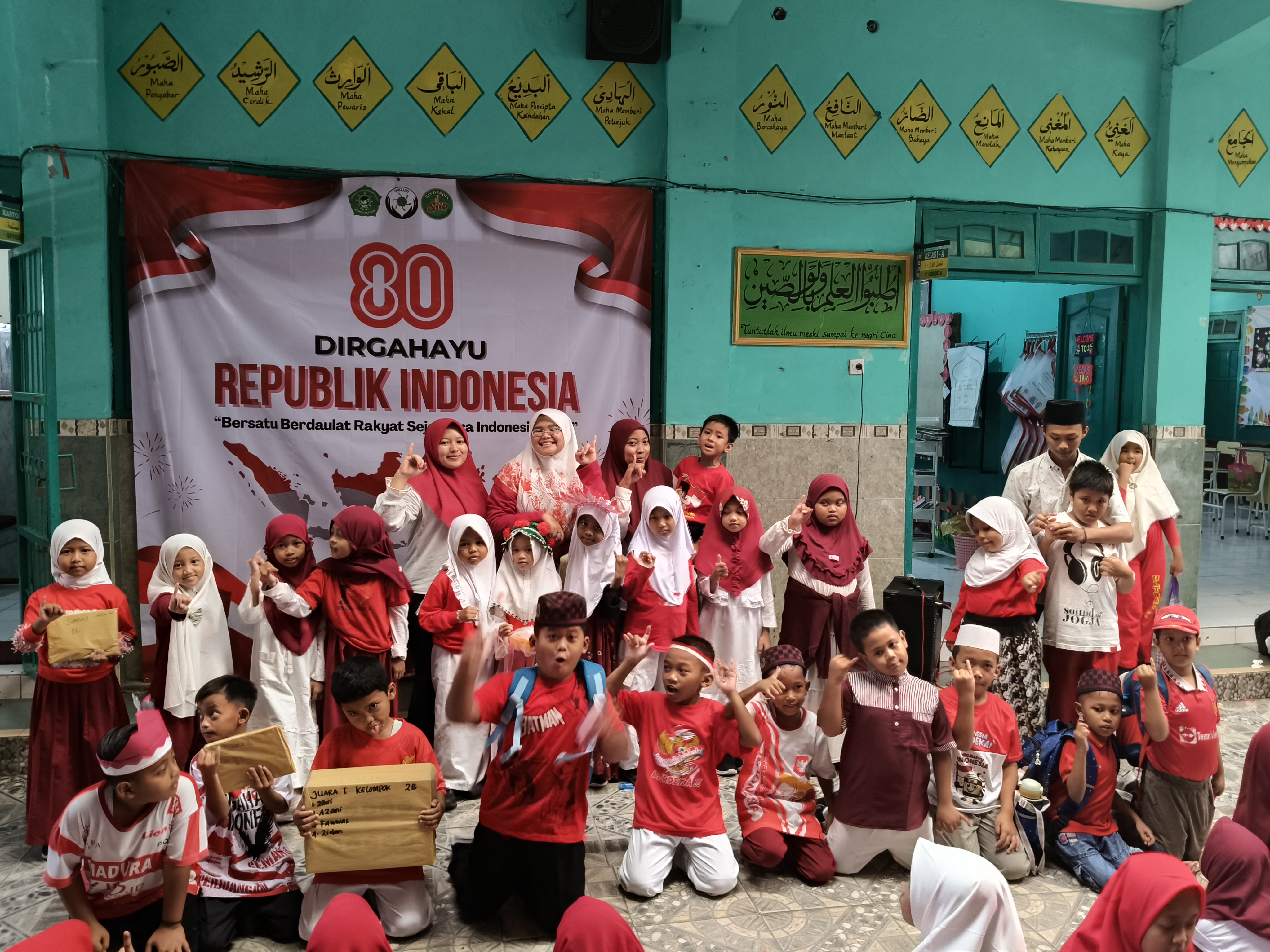 MI Darul Muttaqin Gelar Doa, Makan Bersama, dan Pentas Seni Sambut Hari Kemerdekaan