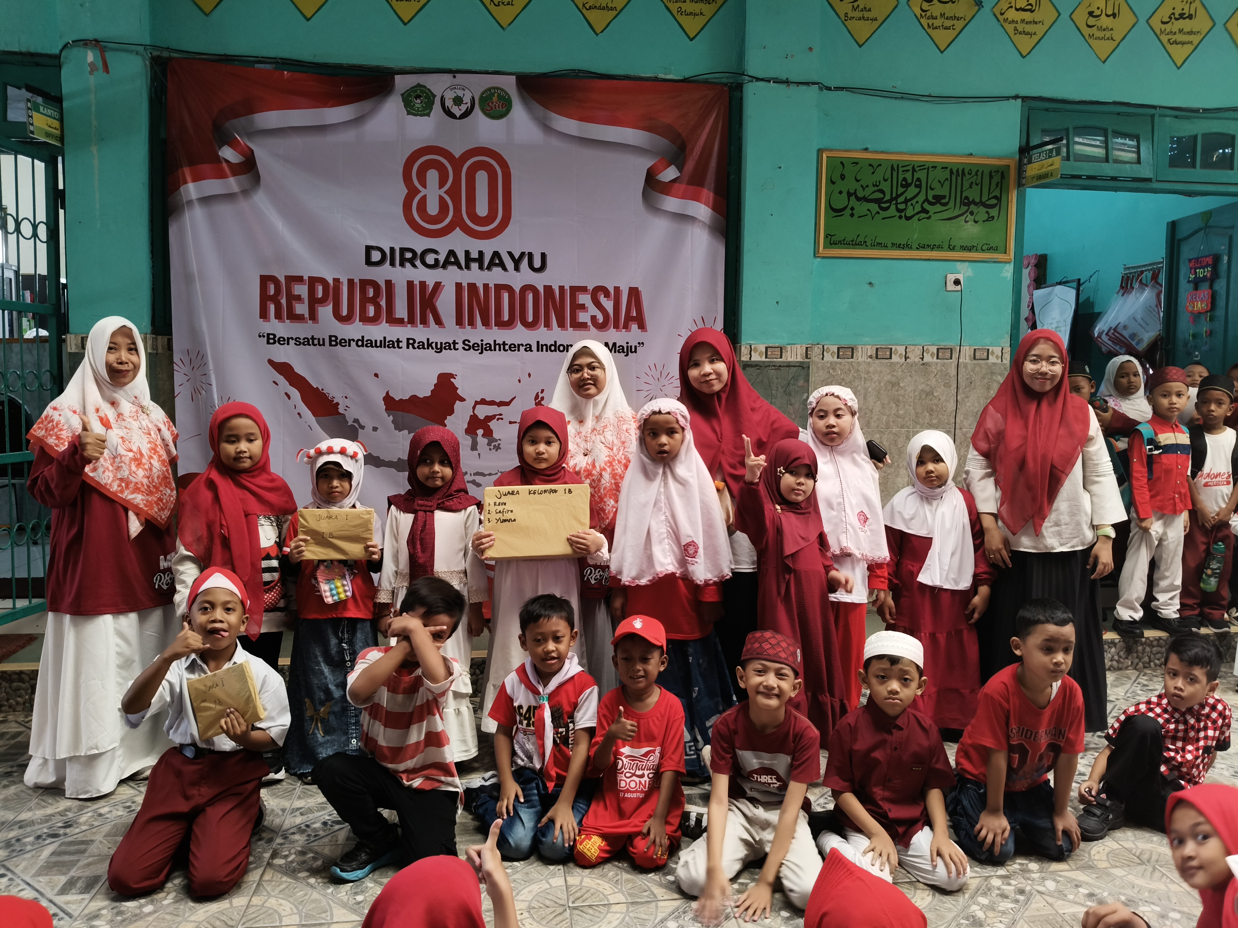 MI Darul Muttaqin Gelar Doa, Makan Bersama, dan Pentas Seni Sambut Hari Kemerdekaan