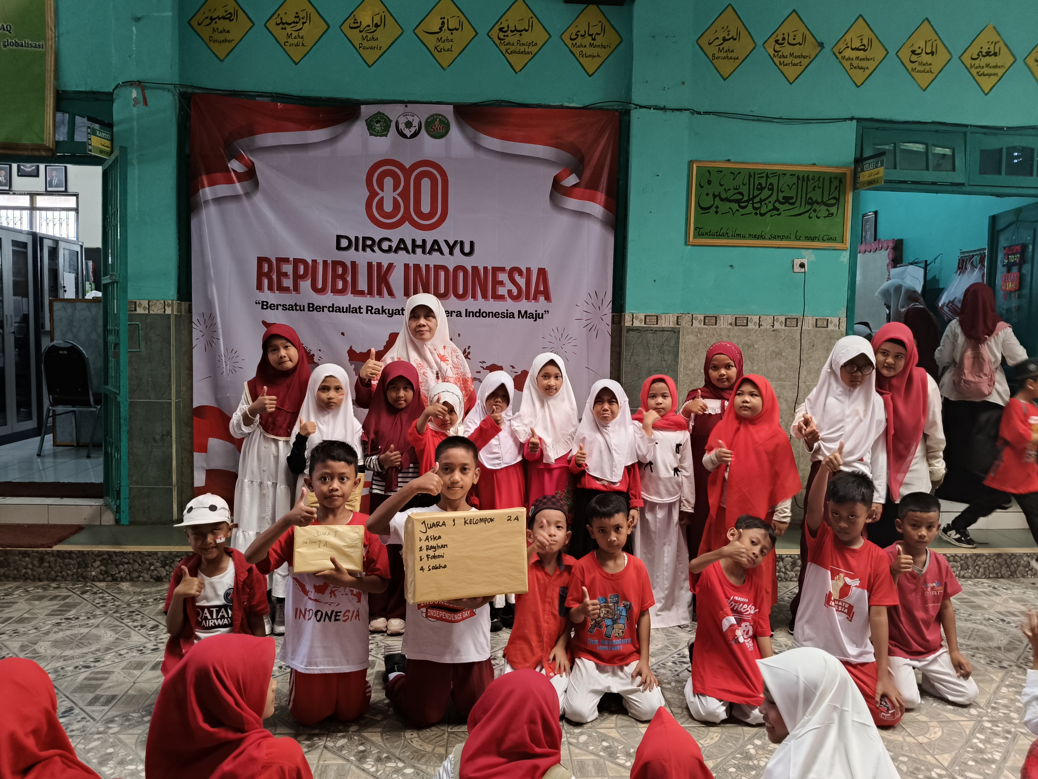 MI Darul Muttaqin Gelar Doa, Makan Bersama, dan Pentas Seni Sambut Hari Kemerdekaan