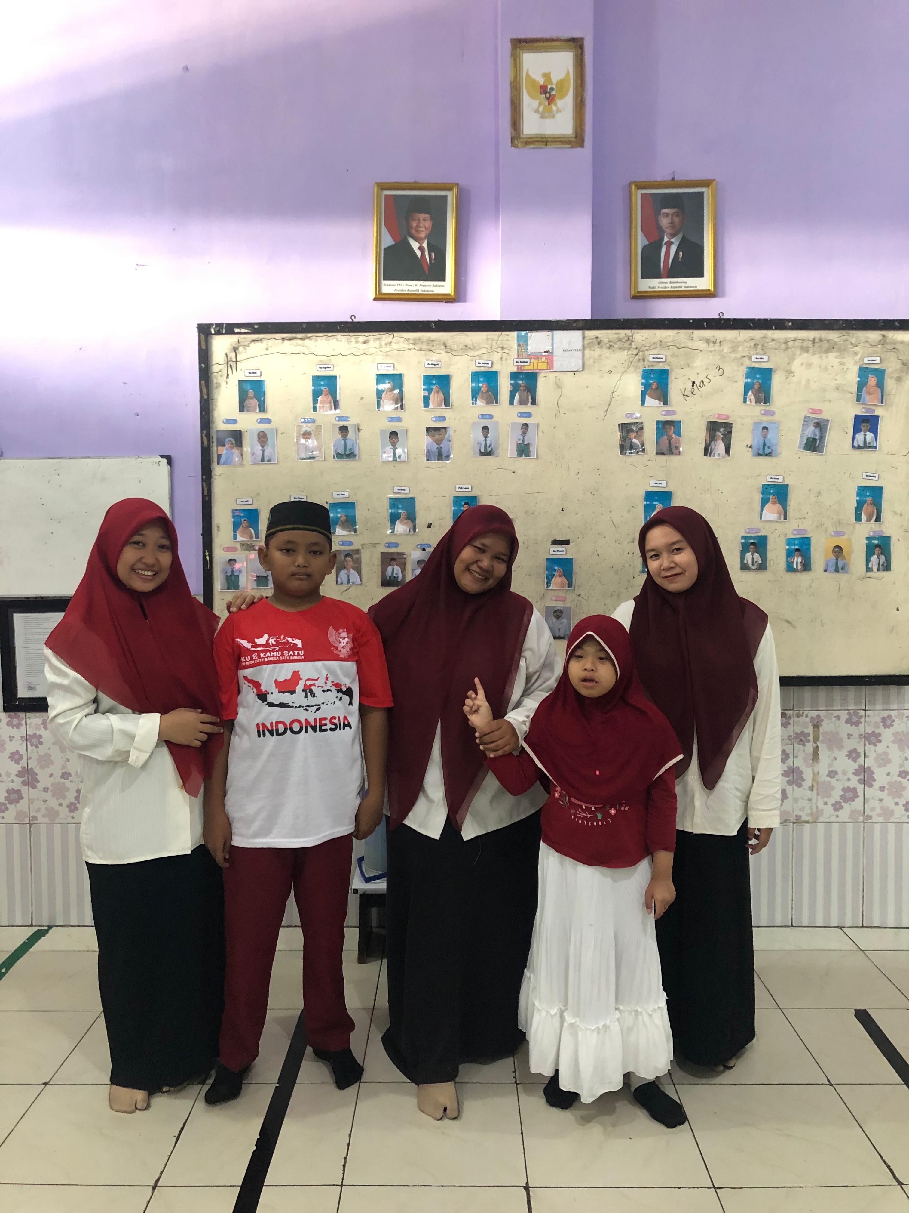 MI Darul Muttaqin Gelar Doa, Makan Bersama, dan Pentas Seni Sambut Hari Kemerdekaan