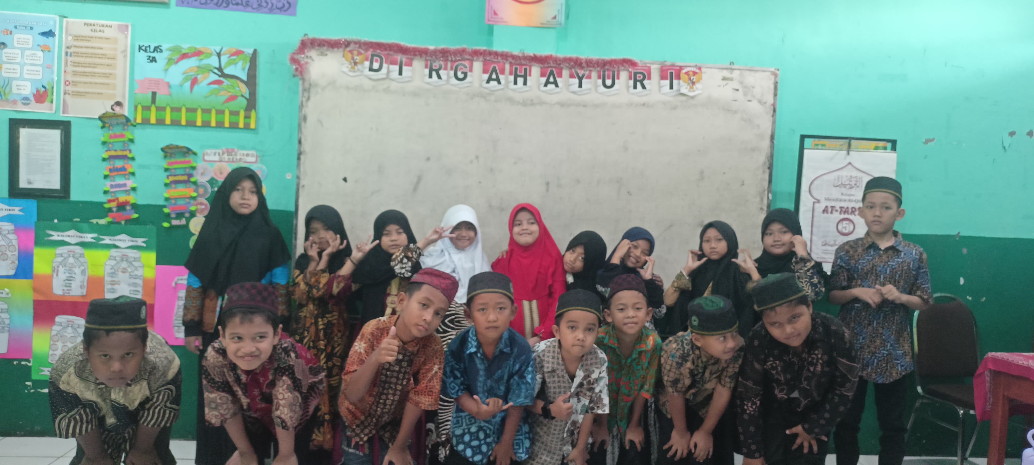 MI Darul Muttaqin Rayakan Hari Batik Nasional 2025: Menumbuhkan Cinta Budaya Melalui Karya dan Identitas Bangsa