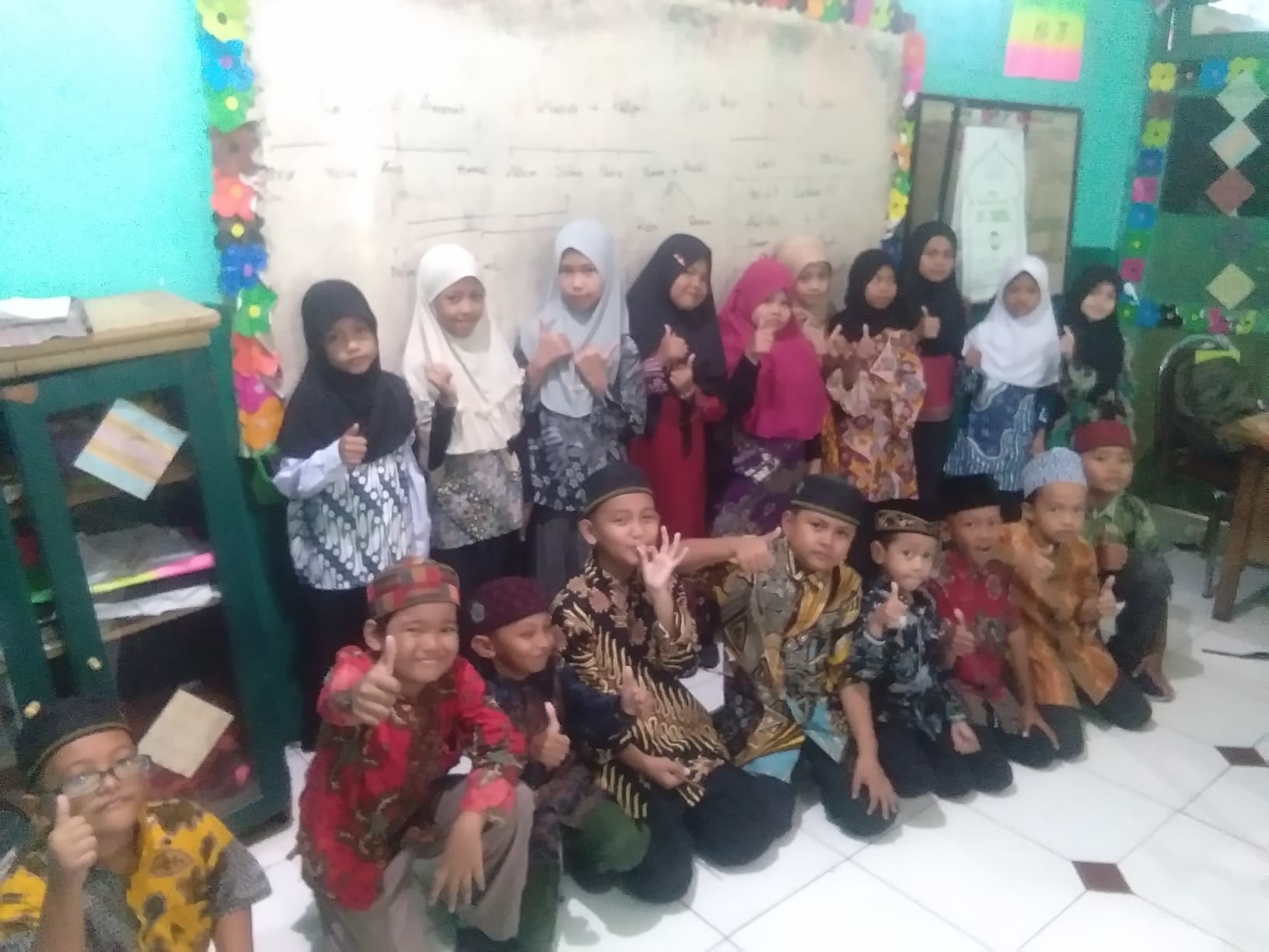 MI Darul Muttaqin Rayakan Hari Batik Nasional 2025: Menumbuhkan Cinta Budaya Melalui Karya dan Identitas Bangsa