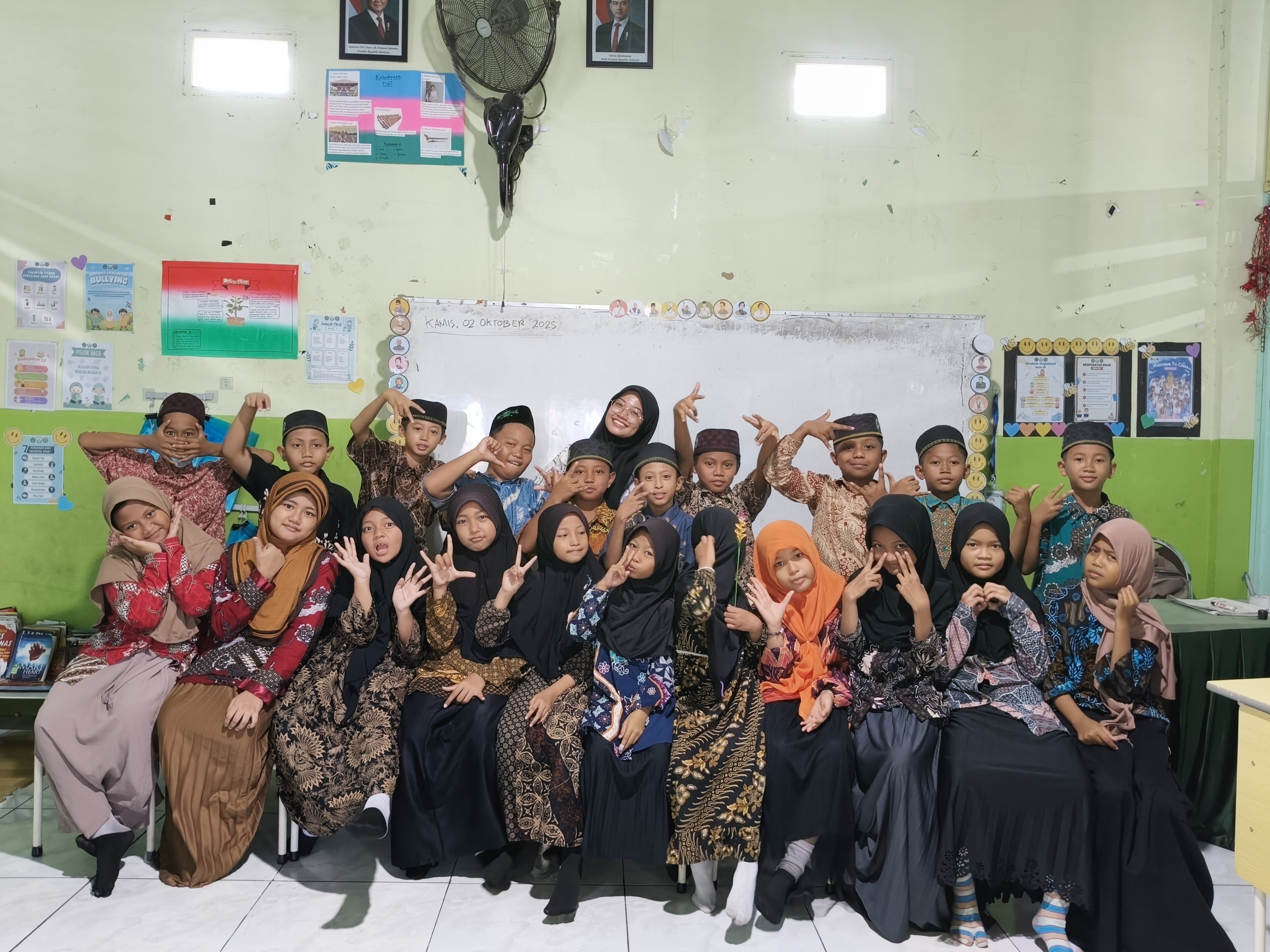 MI Darul Muttaqin Rayakan Hari Batik Nasional 2025: Menumbuhkan Cinta Budaya Melalui Karya dan Identitas Bangsa