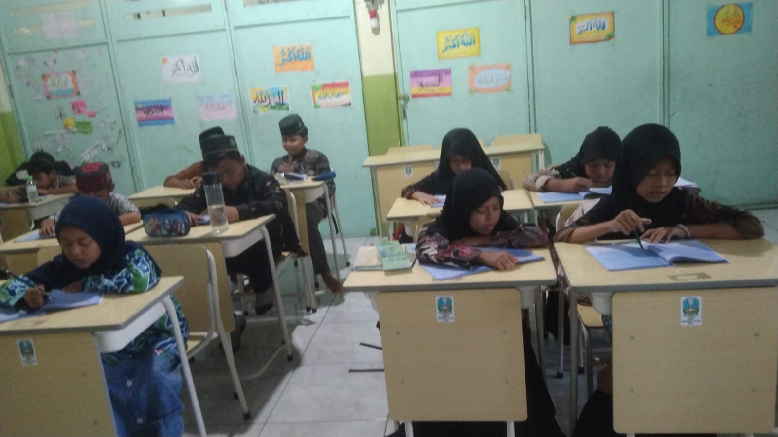 MI Darul Muttaqin Rayakan Hari Batik Nasional 2025: Menumbuhkan Cinta Budaya Melalui Karya dan Identitas Bangsa