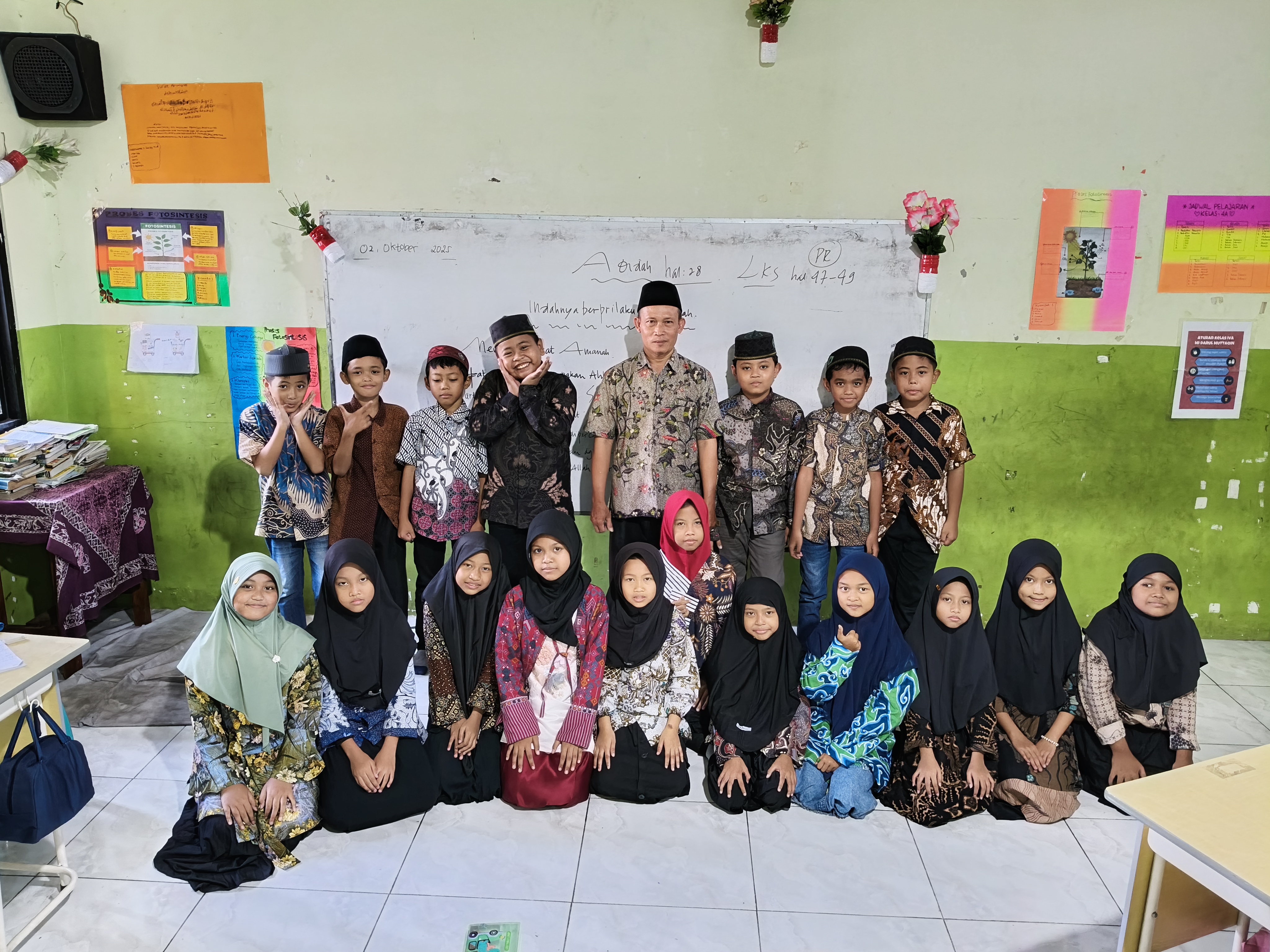 MI Darul Muttaqin Rayakan Hari Batik Nasional 2025: Menumbuhkan Cinta Budaya Melalui Karya dan Identitas Bangsa