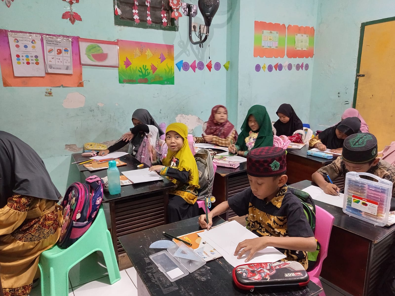 MI Darul Muttaqin Rayakan Hari Batik Nasional 2025: Menumbuhkan Cinta Budaya Melalui Karya dan Identitas Bangsa