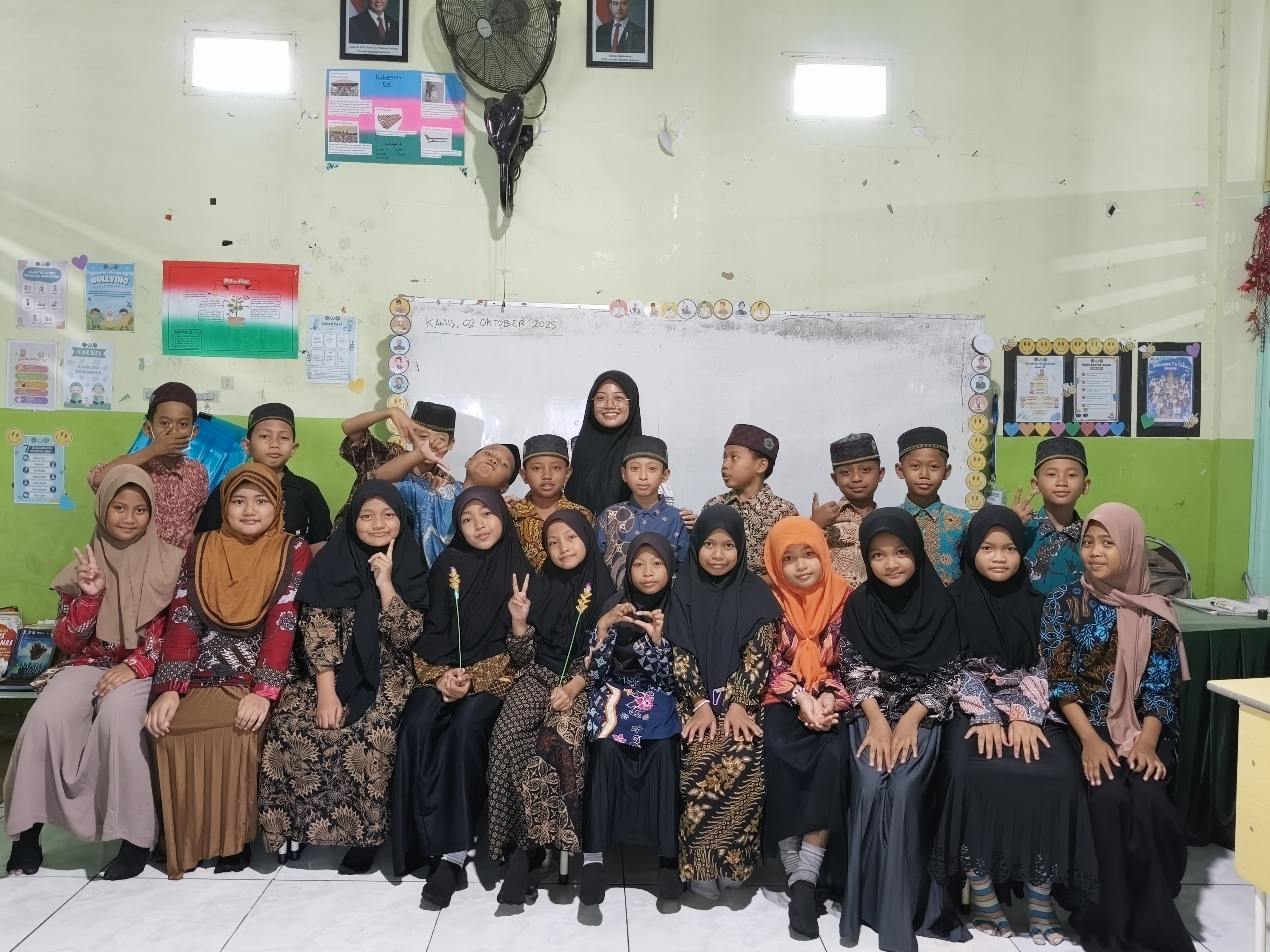 MI Darul Muttaqin Rayakan Hari Batik Nasional 2025: Menumbuhkan Cinta Budaya Melalui Karya dan Identitas Bangsa