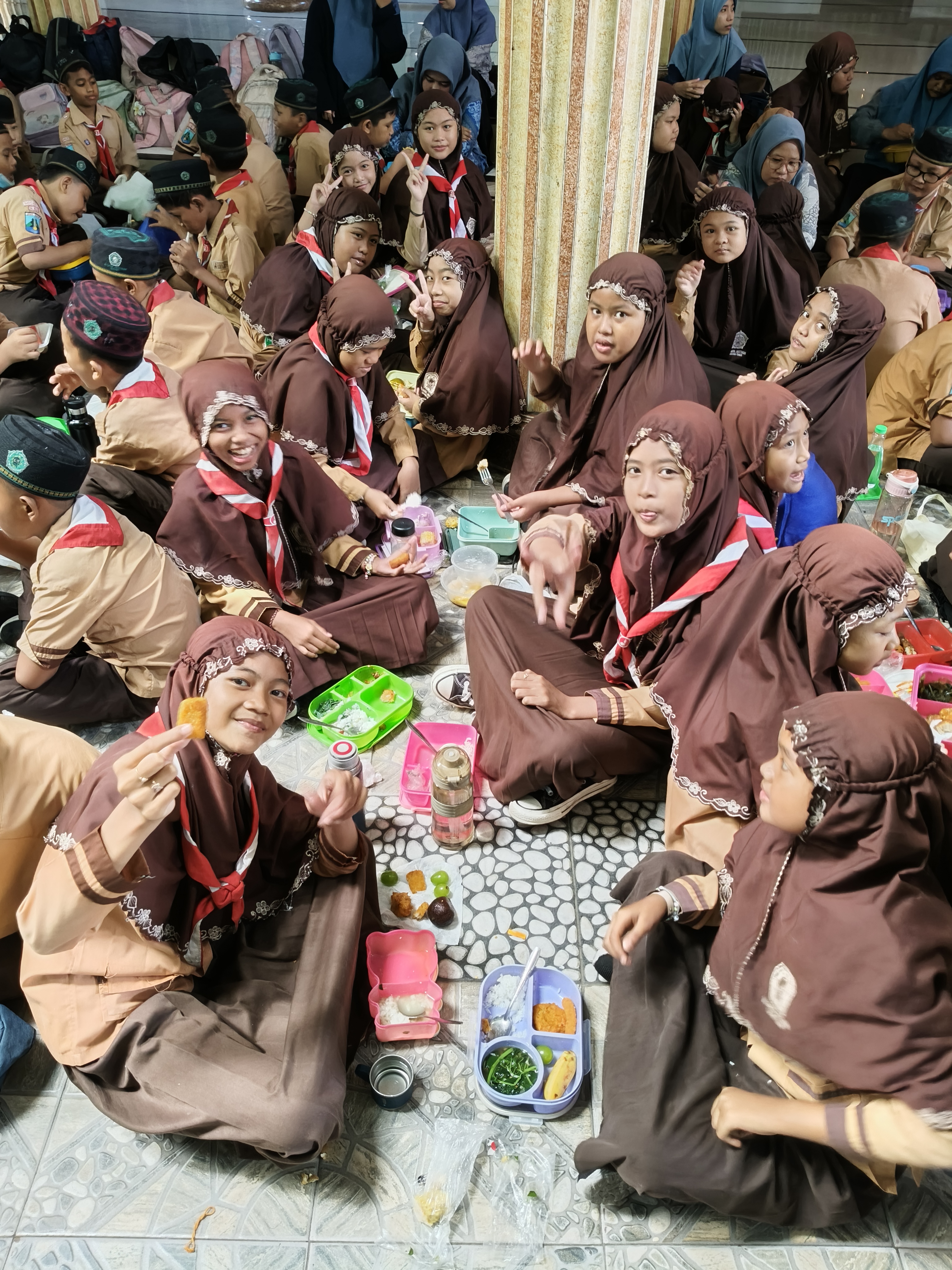 MI Darul Muttaqin Gelar Kegiatan &ldquo;Jumat Sehat&rdquo; dengan Menu Bergizi dan Edukasi Gaya Hidup Sehat untuk Siswa-Siswi