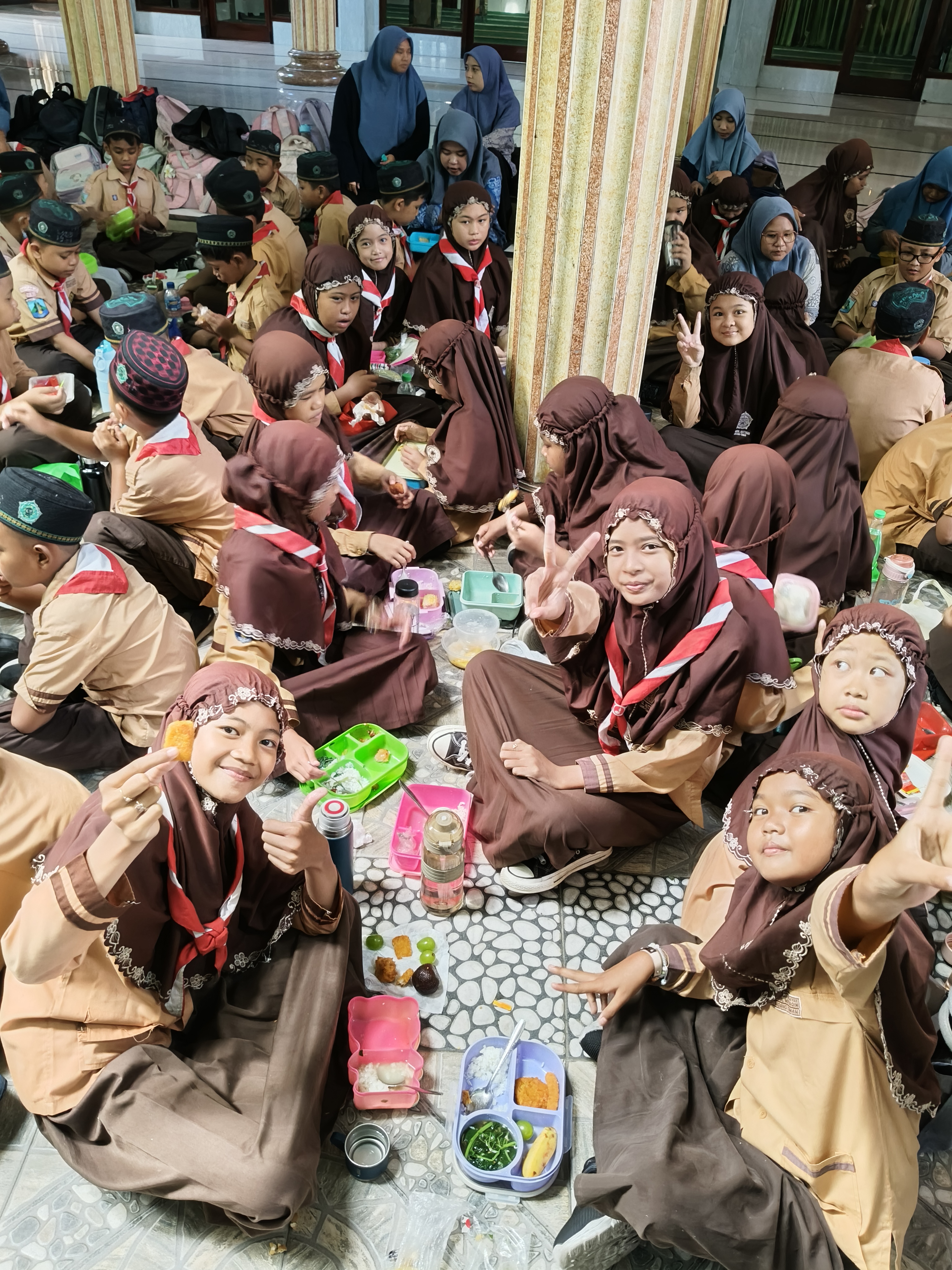 MI Darul Muttaqin Gelar Kegiatan &ldquo;Jumat Sehat&rdquo; dengan Menu Bergizi dan Edukasi Gaya Hidup Sehat untuk Siswa-Siswi