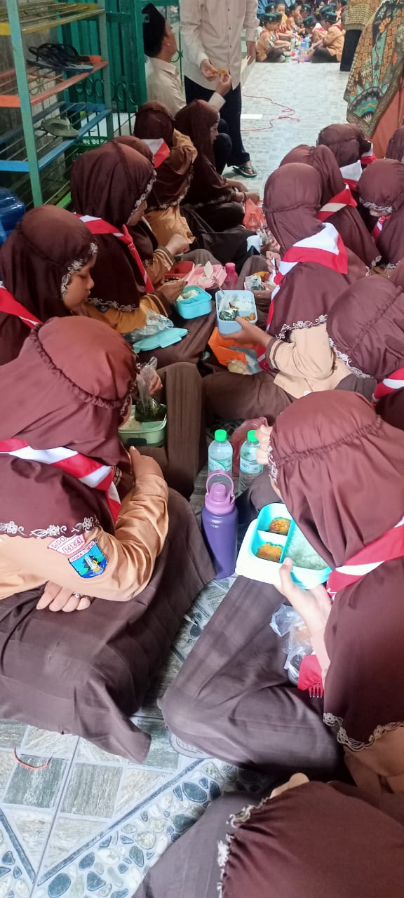 MI Darul Muttaqin Gelar Kegiatan &ldquo;Jumat Sehat&rdquo; dengan Menu Bergizi dan Edukasi Gaya Hidup Sehat untuk Siswa-Siswi