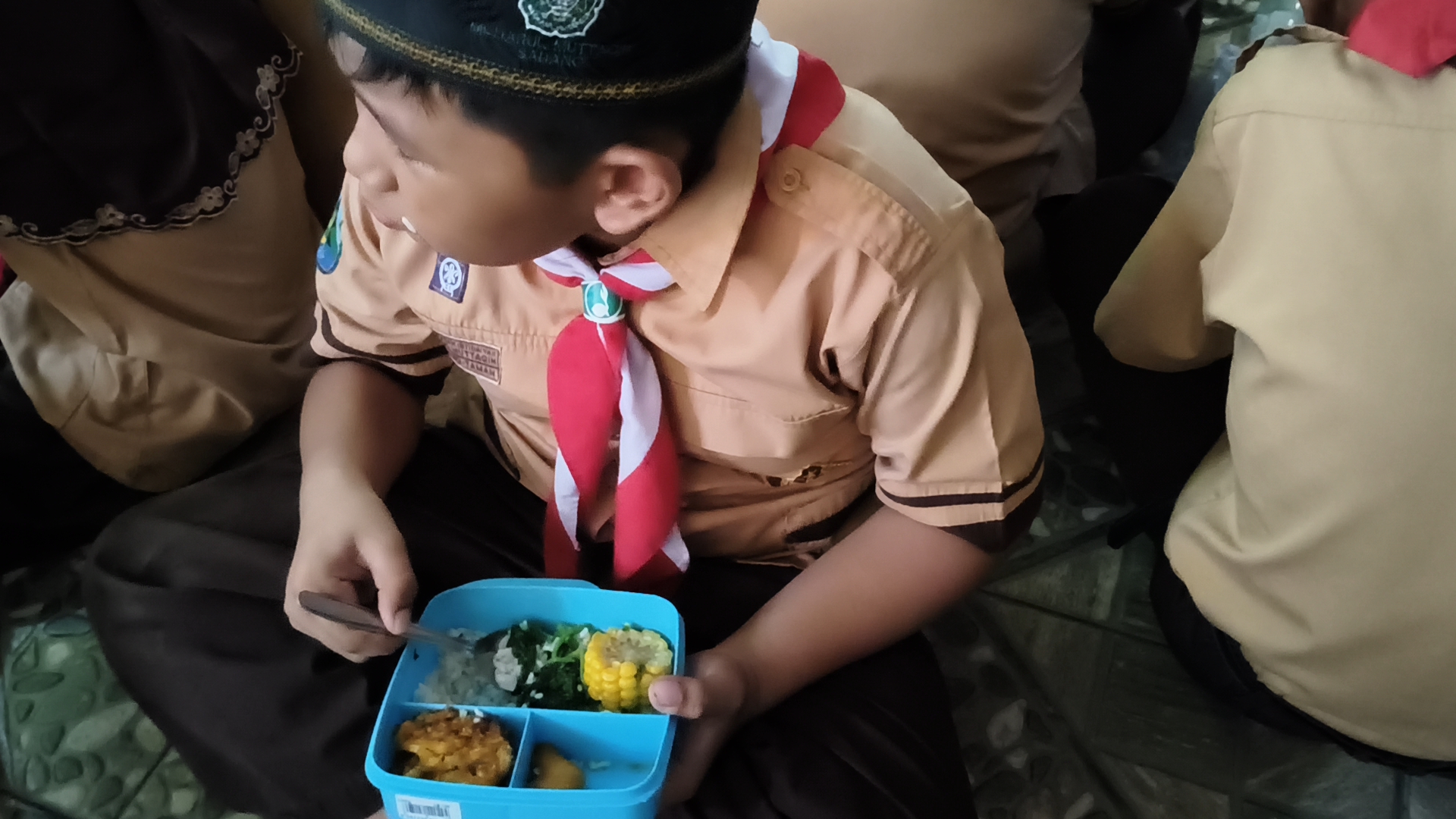 MI Darul Muttaqin Gelar Kegiatan &ldquo;Jumat Sehat&rdquo; dengan Menu Bergizi dan Edukasi Gaya Hidup Sehat untuk Siswa-Siswi