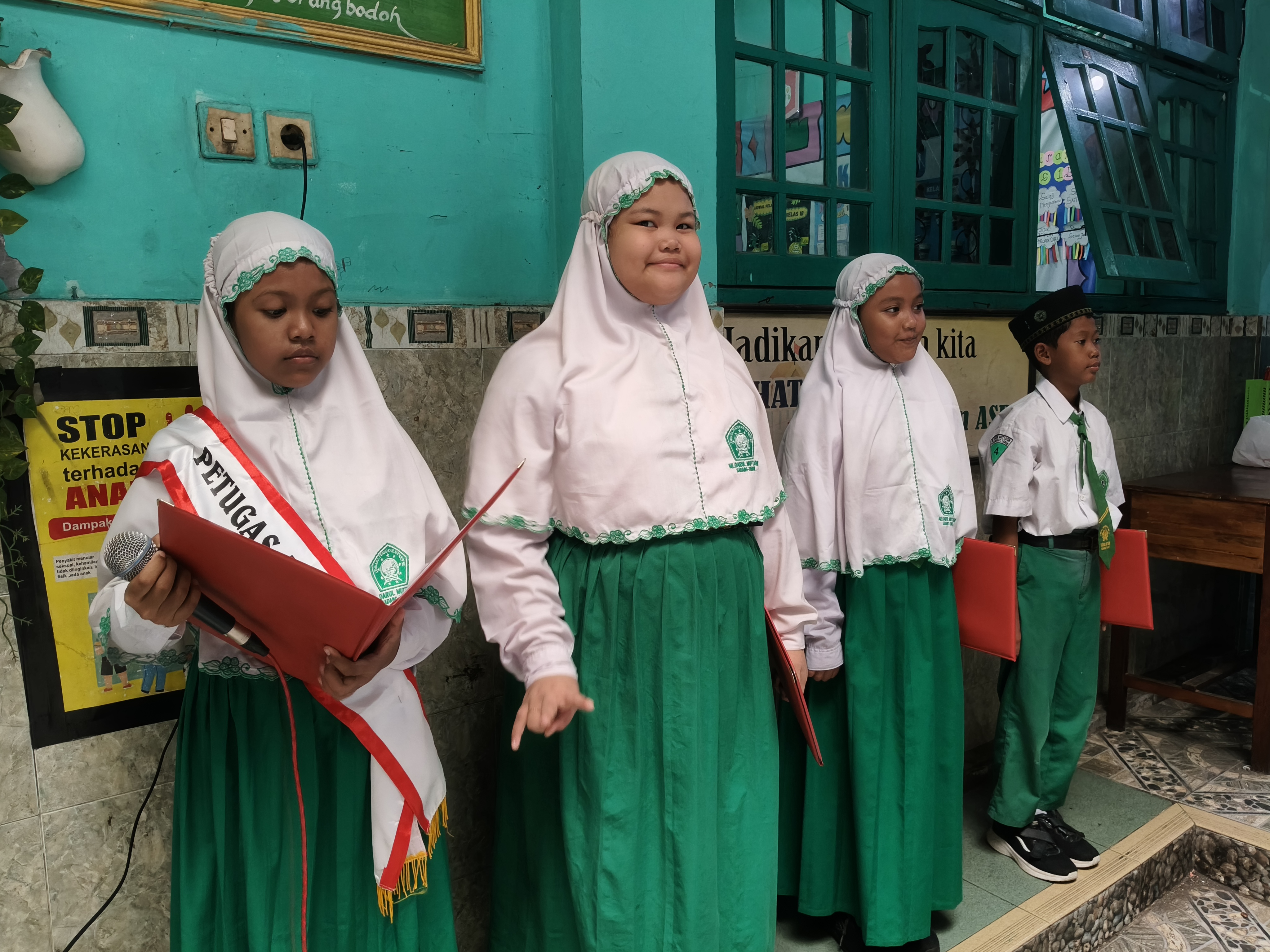 Semangat Kepahlawanan Menyala di MI Darul Muttaqin: Menggelar Upacara Hari Pahlawan Nasional 10 November 2025