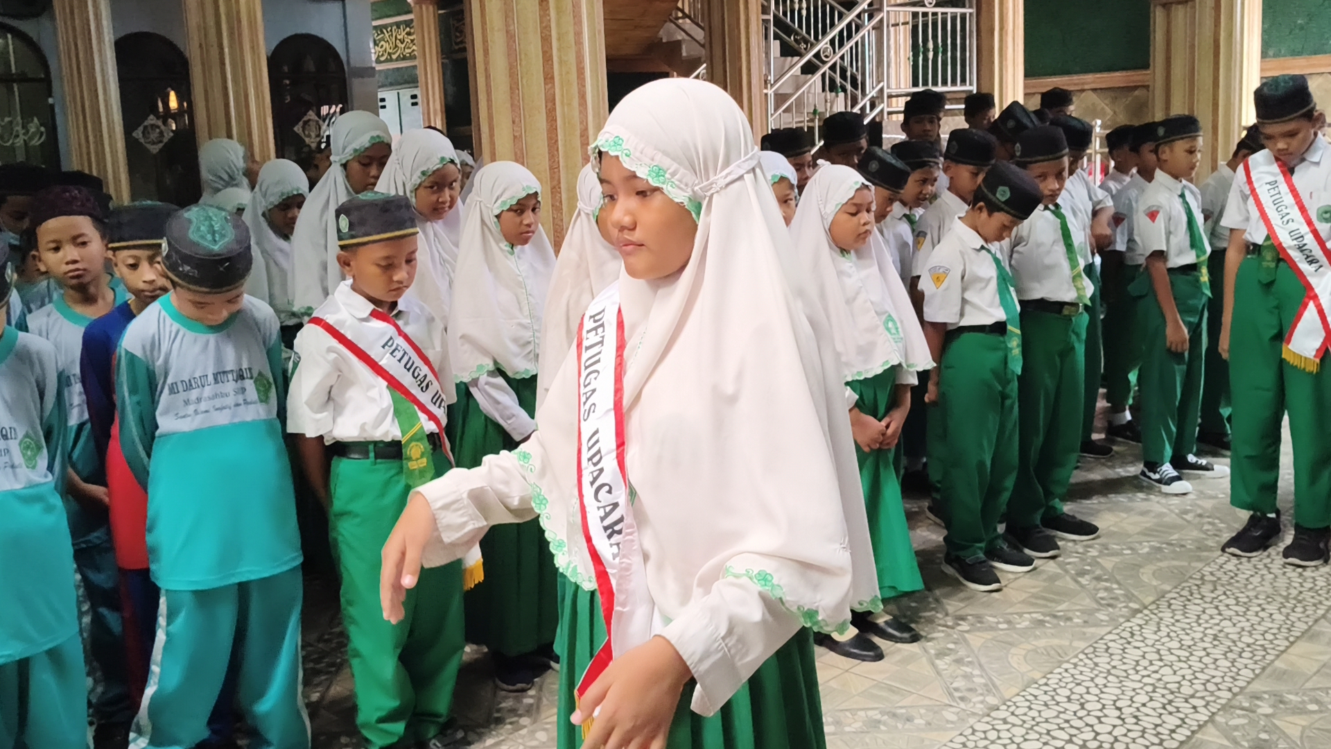 Semangat Kepahlawanan Menyala di MI Darul Muttaqin: Menggelar Upacara Hari Pahlawan Nasional 10 November 2025