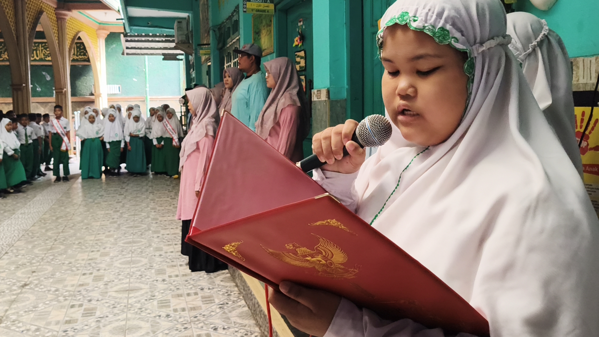 Semangat Kepahlawanan Menyala di MI Darul Muttaqin: Menggelar Upacara Hari Pahlawan Nasional 10 November 2025