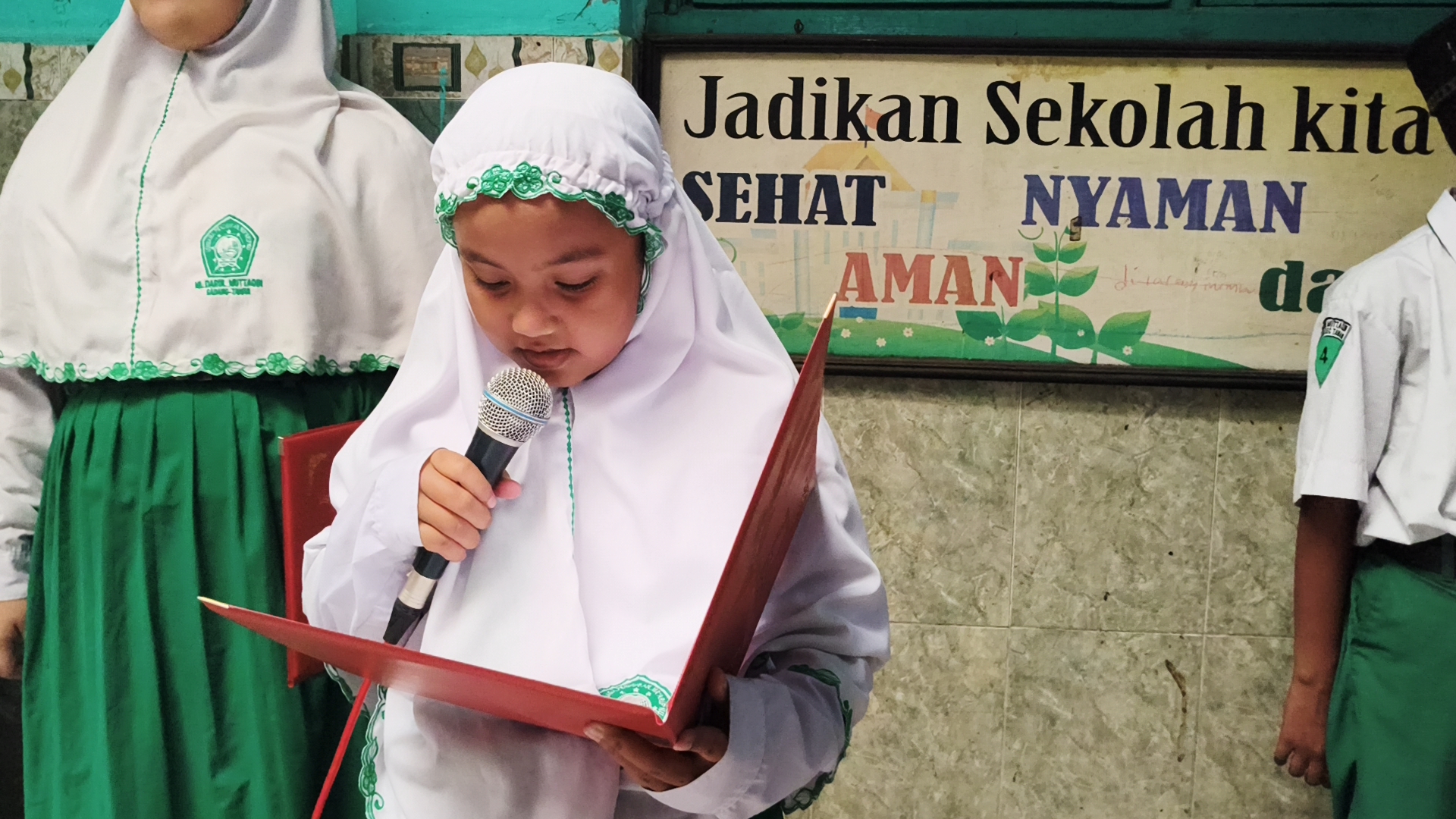 Semangat Kepahlawanan Menyala di MI Darul Muttaqin: Menggelar Upacara Hari Pahlawan Nasional 10 November 2025