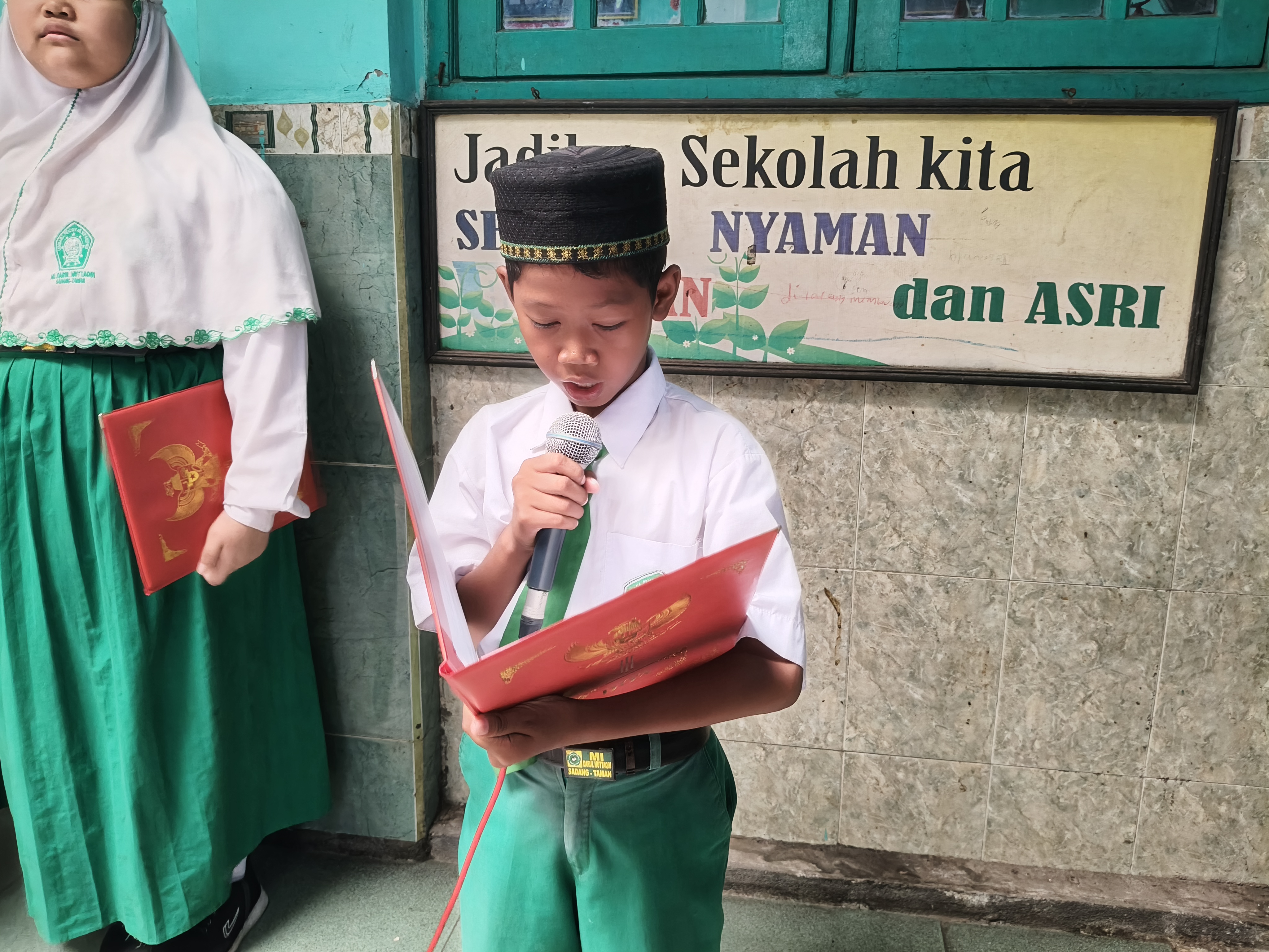 Semangat Kepahlawanan Menyala di MI Darul Muttaqin: Menggelar Upacara Hari Pahlawan Nasional 10 November 2025