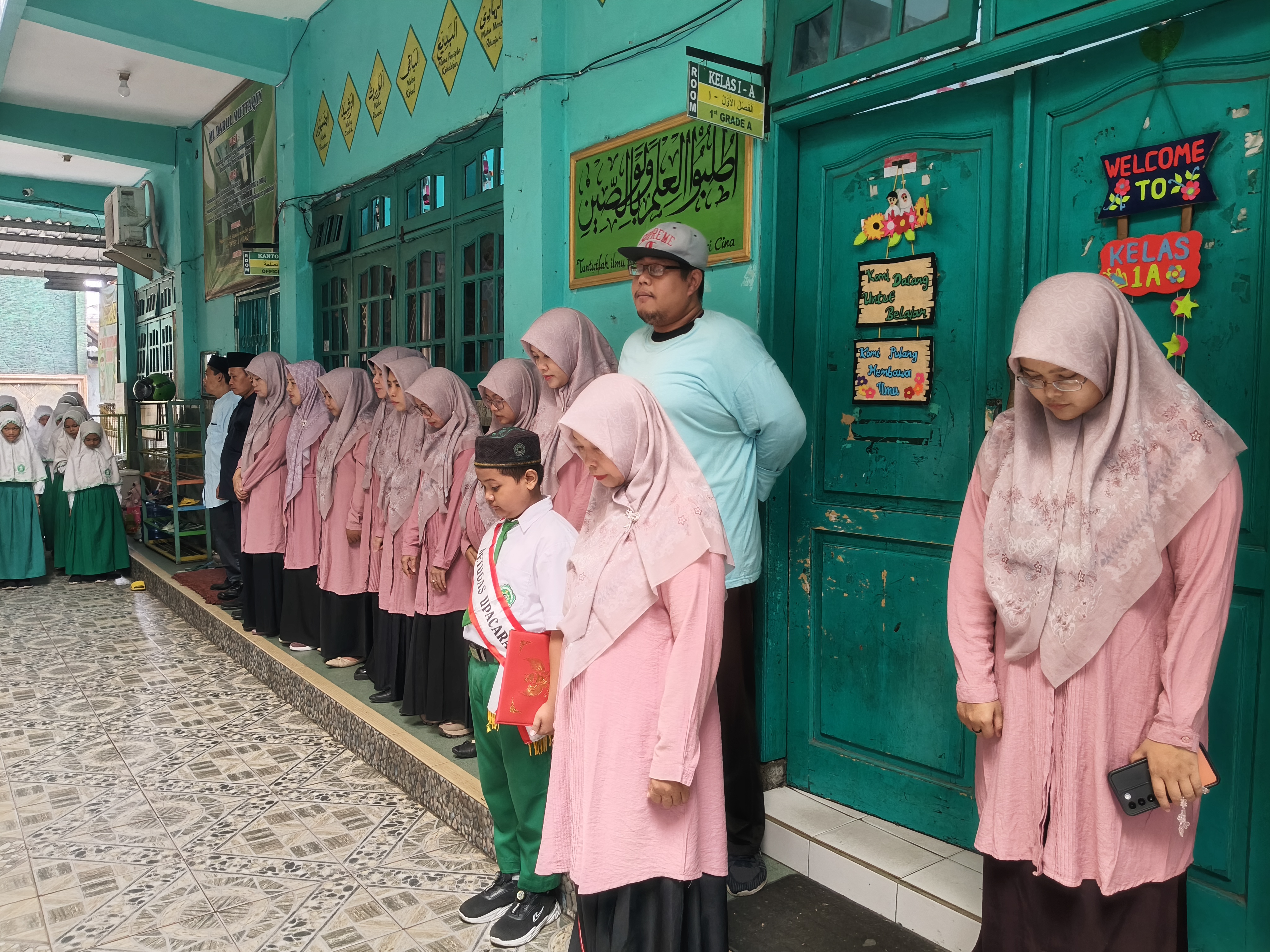 Semangat Kepahlawanan Menyala di MI Darul Muttaqin: Menggelar Upacara Hari Pahlawan Nasional 10 November 2025