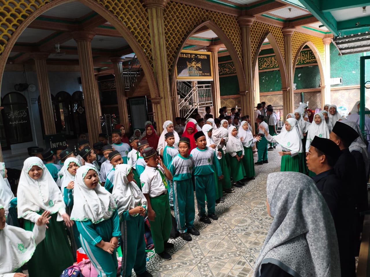 Semangat Kebersamaan, Disiplin, dan Penguatan Karakter Warnai Kegiatan Awal Semester II di Madrasah