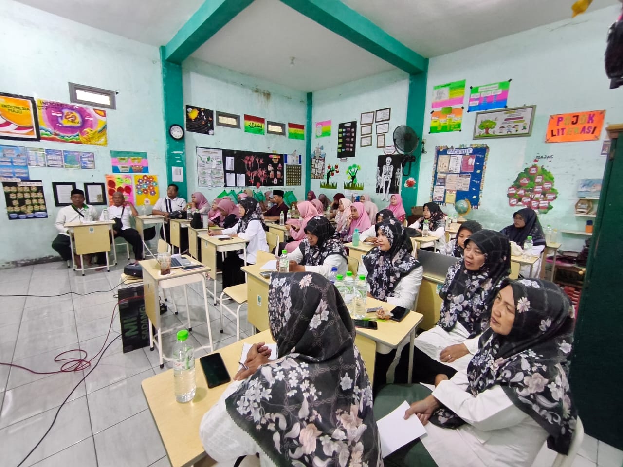 MI Darul Muttaqin Selenggarakan Pelatihan Desain Grafis untuk Membangun Branding Pendidikan di Media Sosial