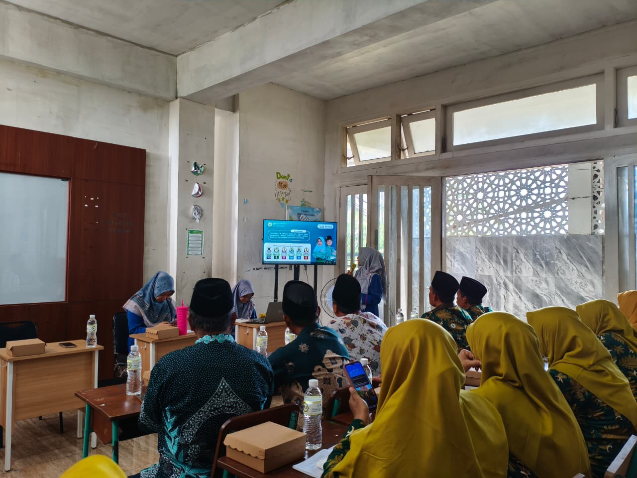 Studi Banding MI Darul Muttaqin ke MI Roudlotul Jannah: Ikhtiar Meningkatkan Mutu Pendidikan dan Penguatan Manajemen Madrasah